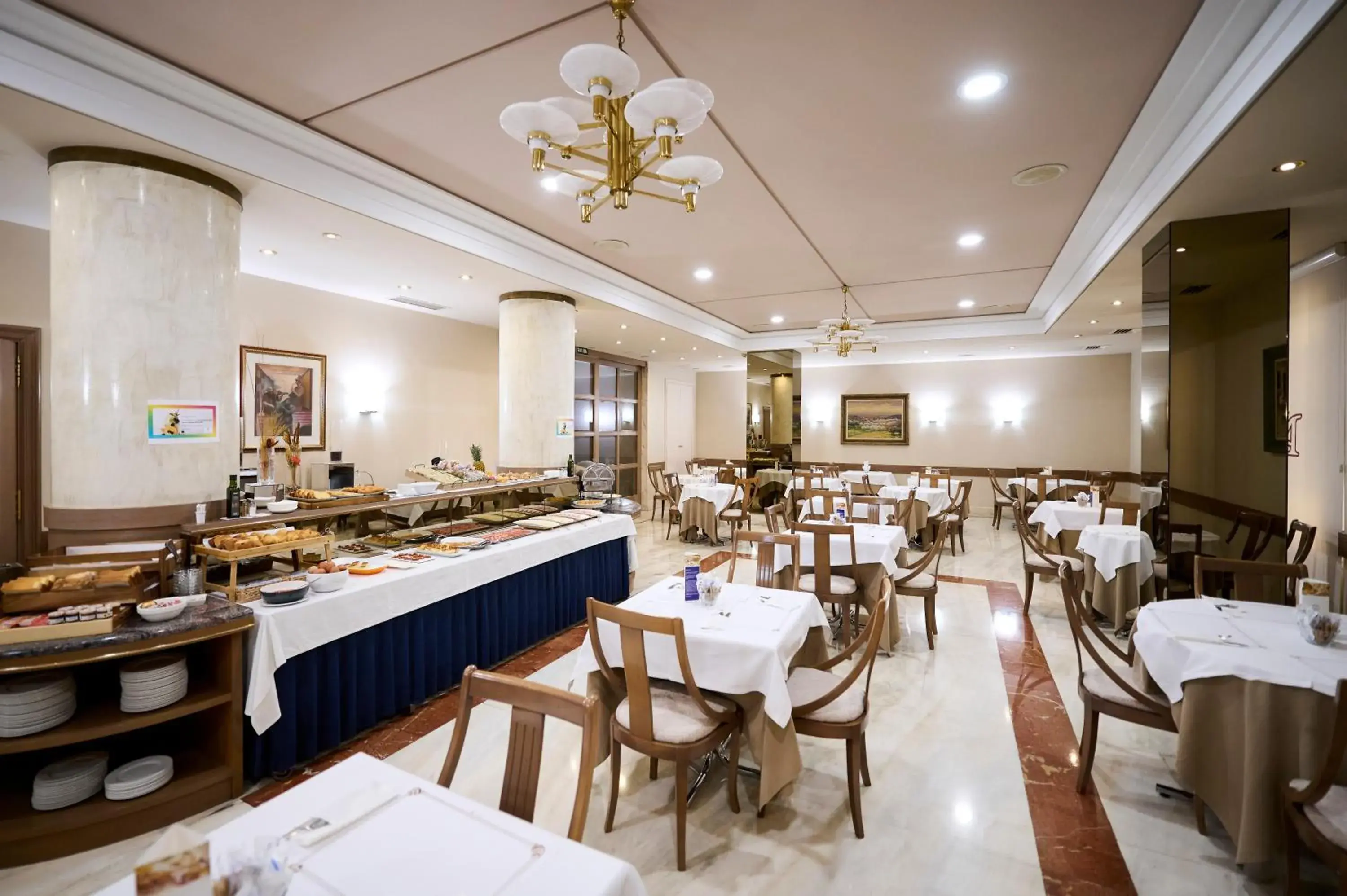 Restaurant/places to eat in Hotel Albret Restaurant/places to eat in Hotel Albret
