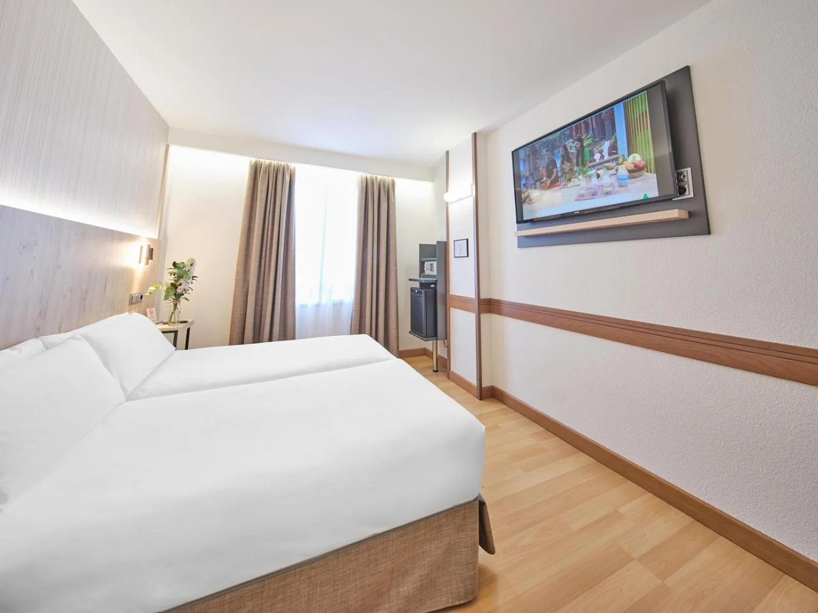 Bedroom, Bed in Hotel Albret