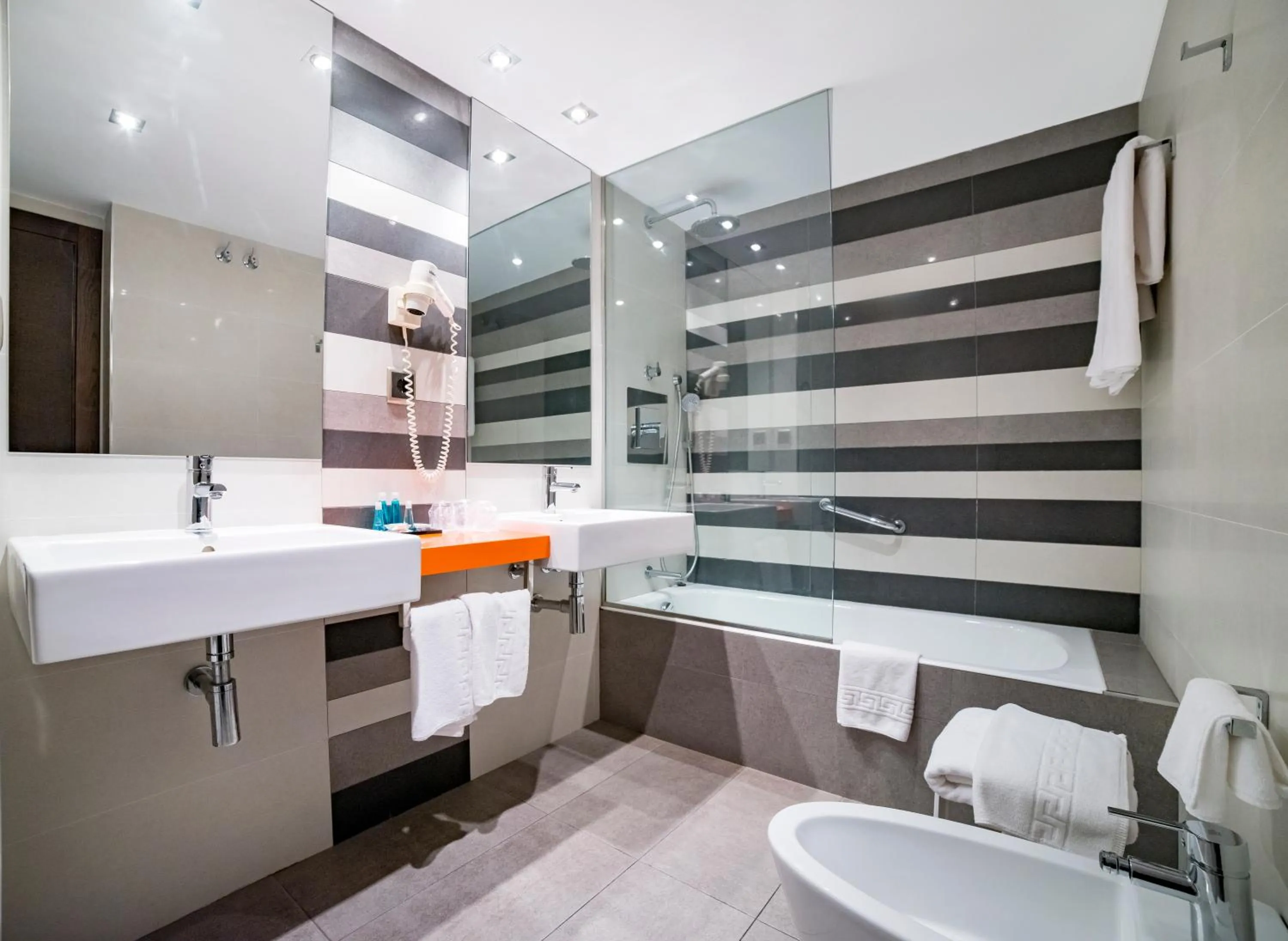 Bathroom in Nuevo Torreluz