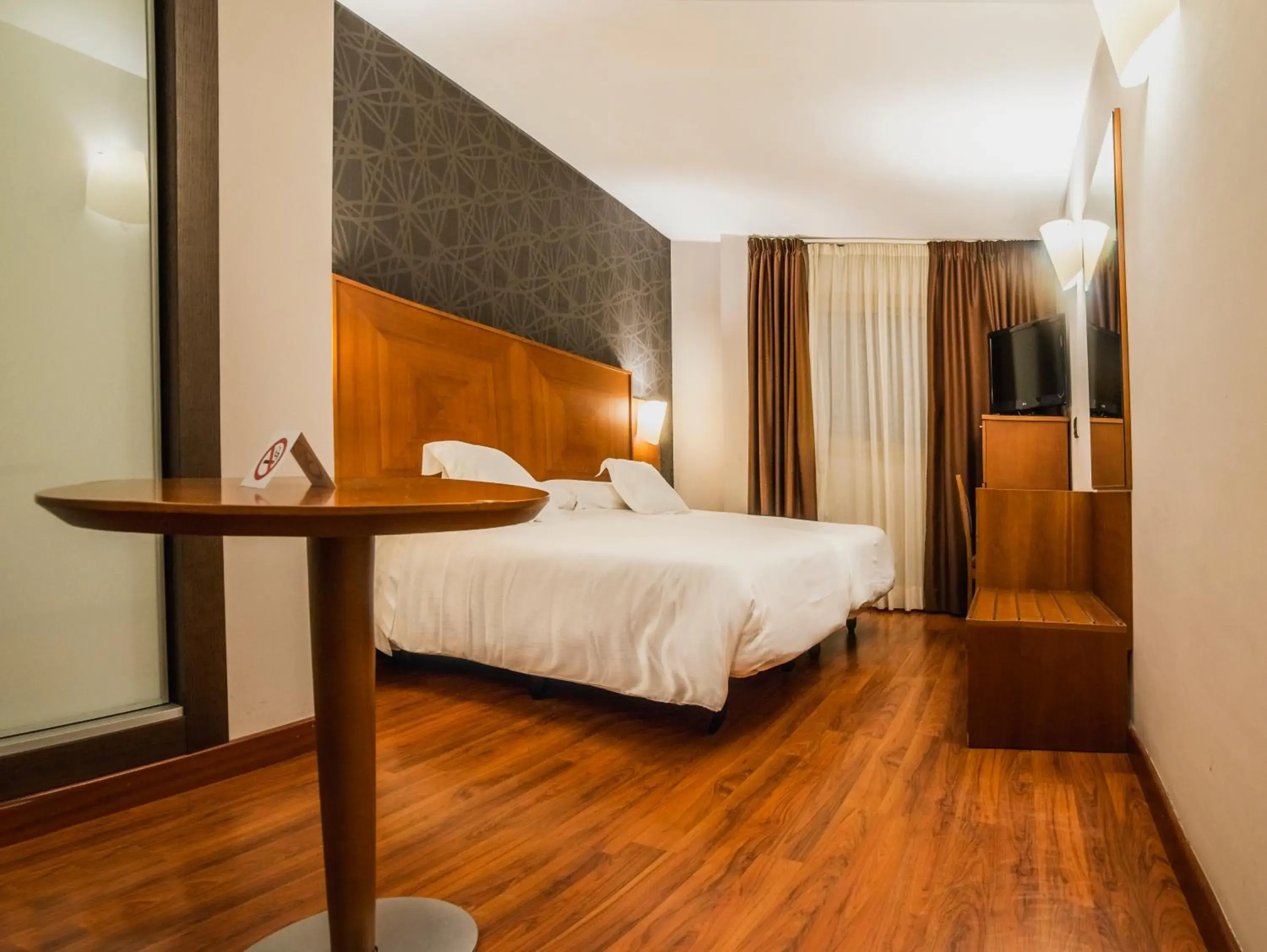 Twin Room with Parking in Nuevo Torreluz Twin Room with Parking in Nuevo Torreluz