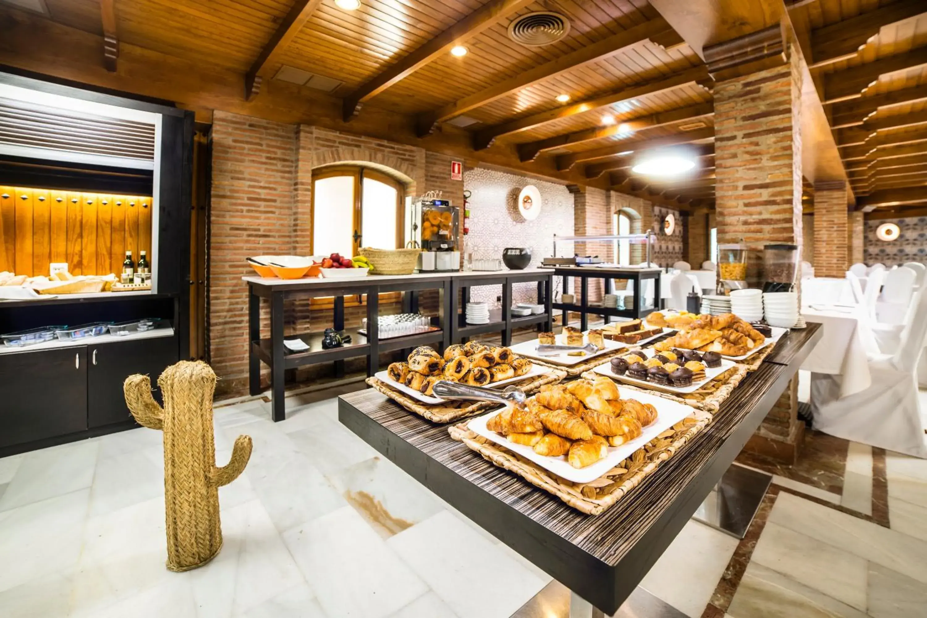 Buffet breakfast in Nuevo Torreluz Buffet breakfast in Nuevo Torreluz