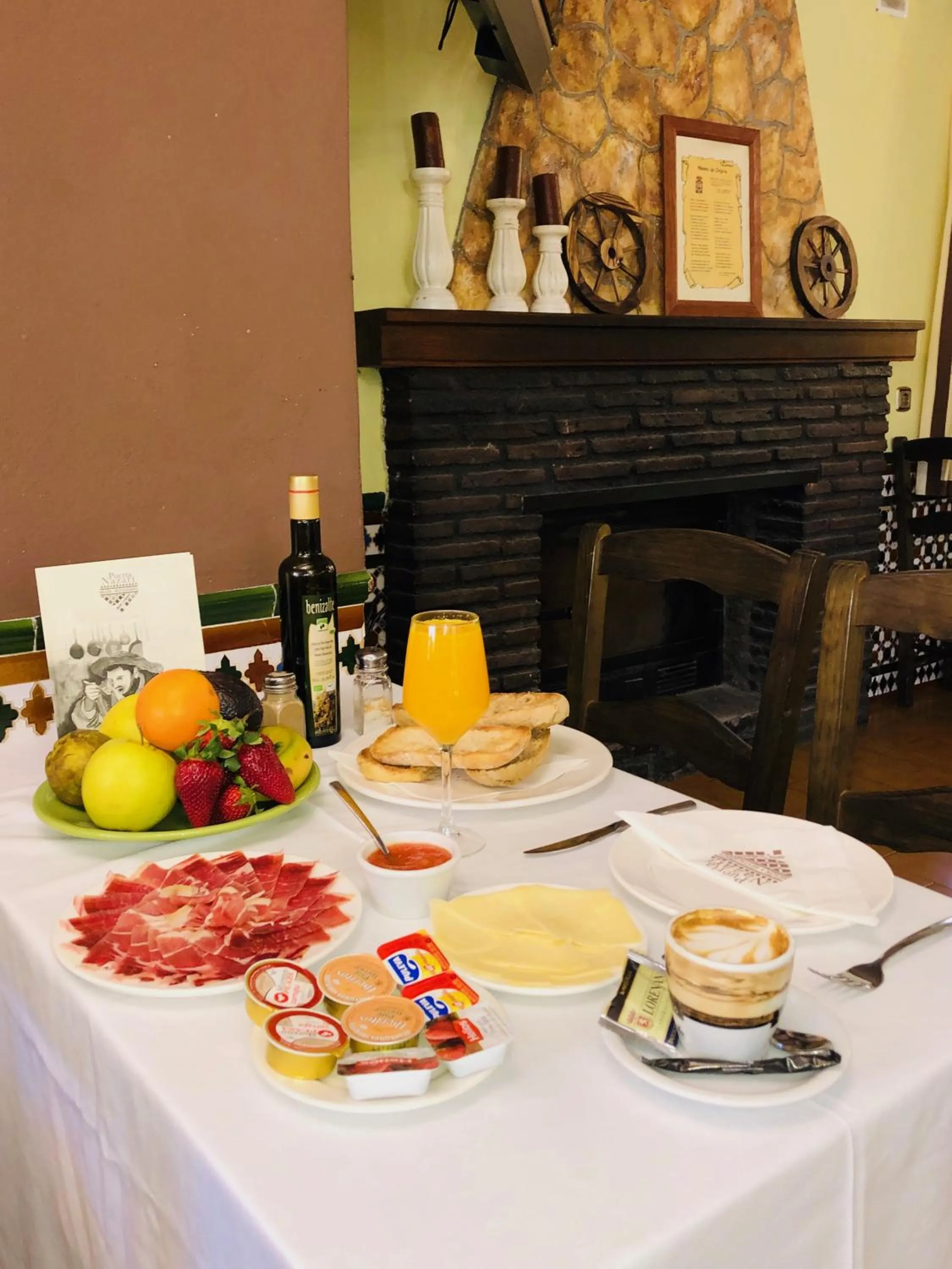 Breakfast in Hotel Puerta Nazarí