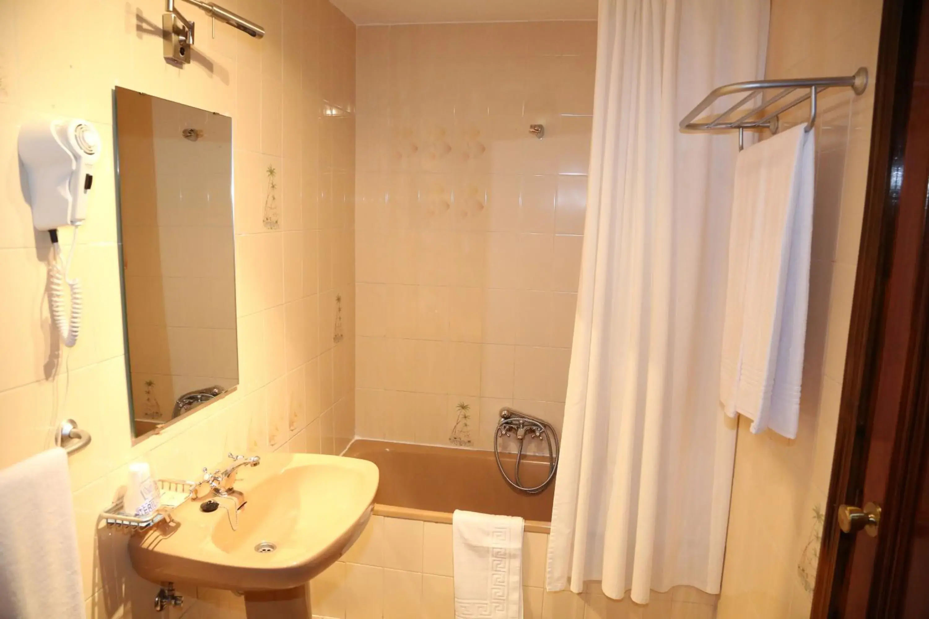 Triple Room in Hotel Puerta Nazarí Triple Room in Hotel Puerta Nazarí