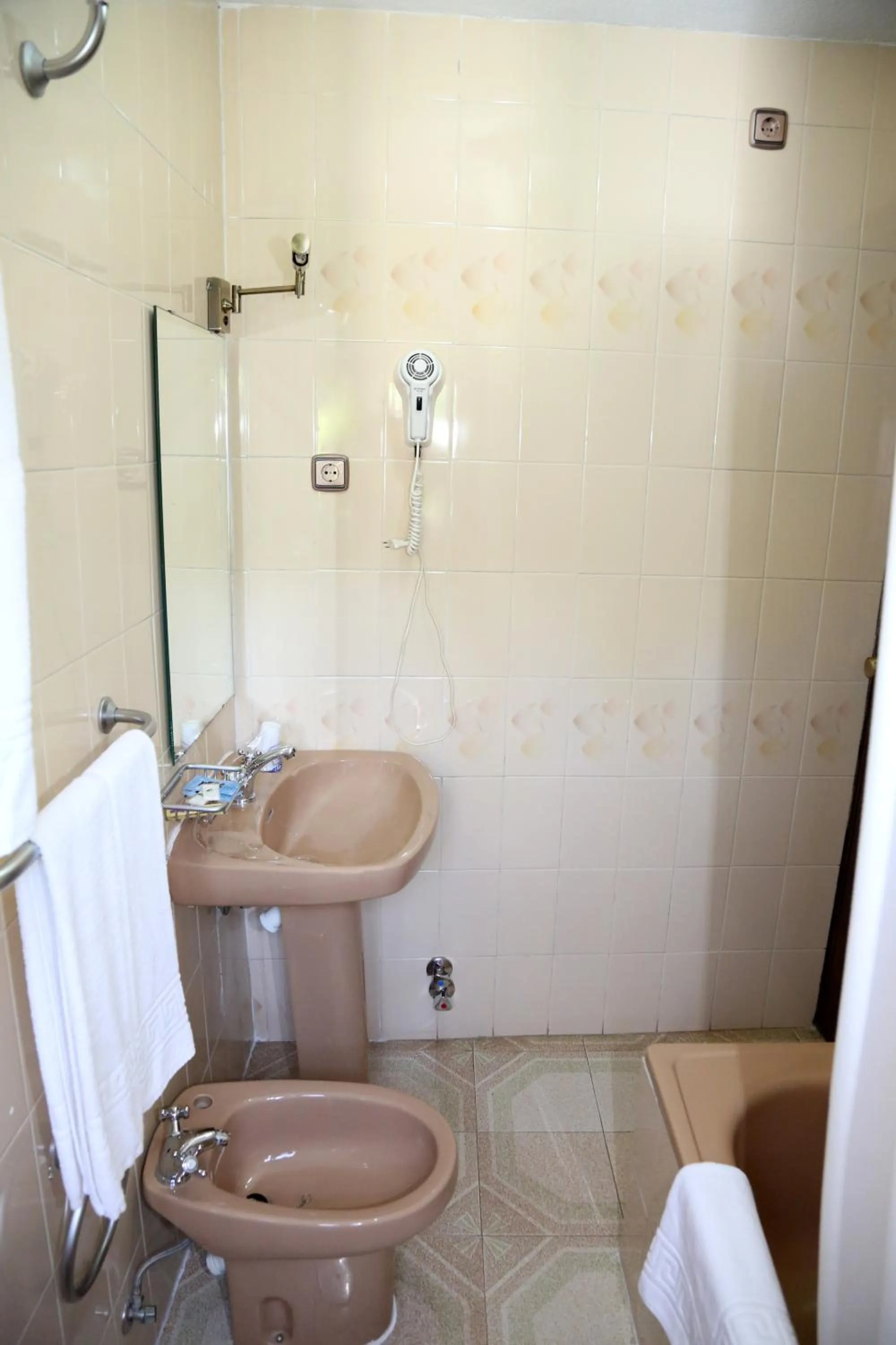 Bathroom in Hotel Puerta Nazarí