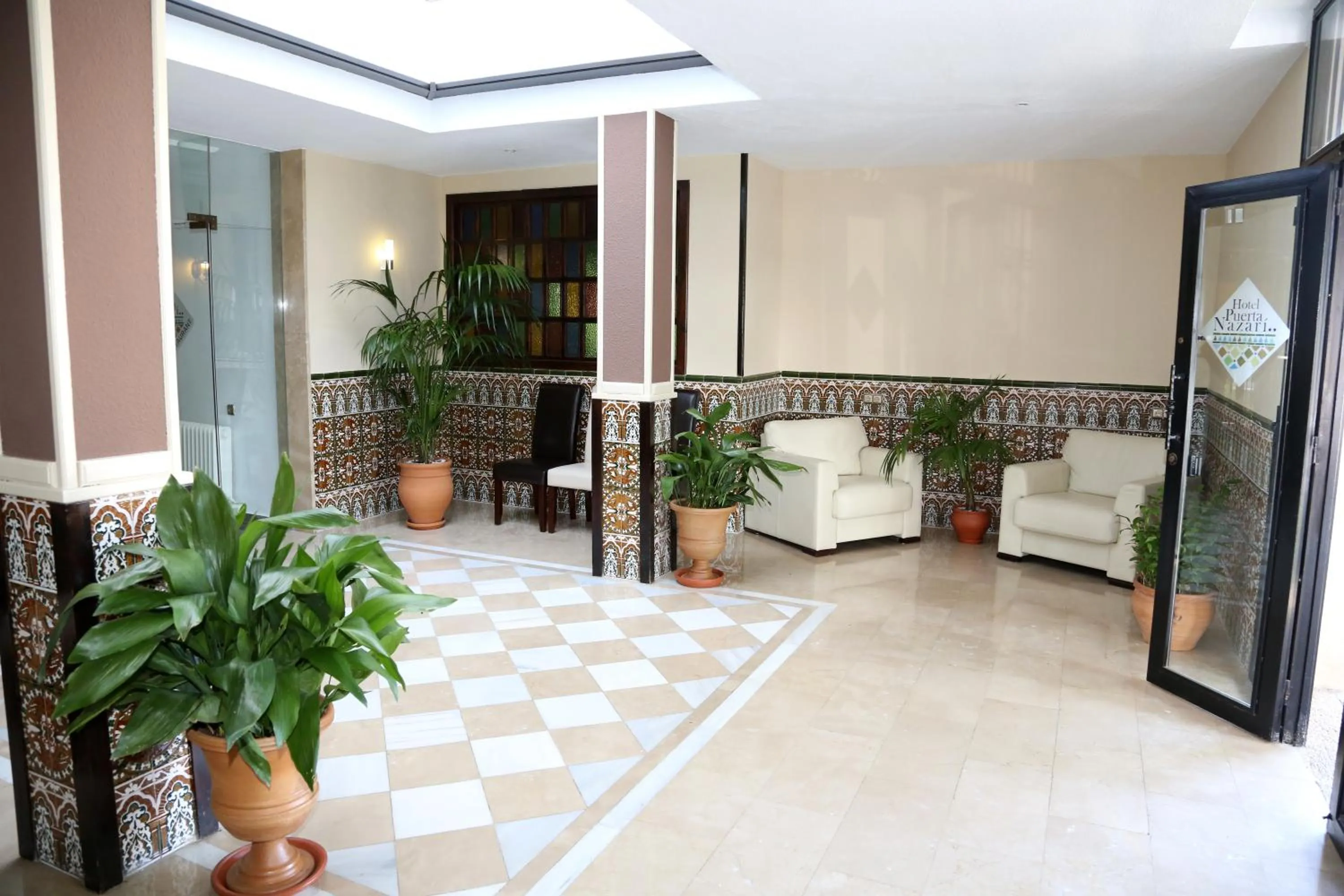 Lobby or reception in Hotel Puerta Nazarí