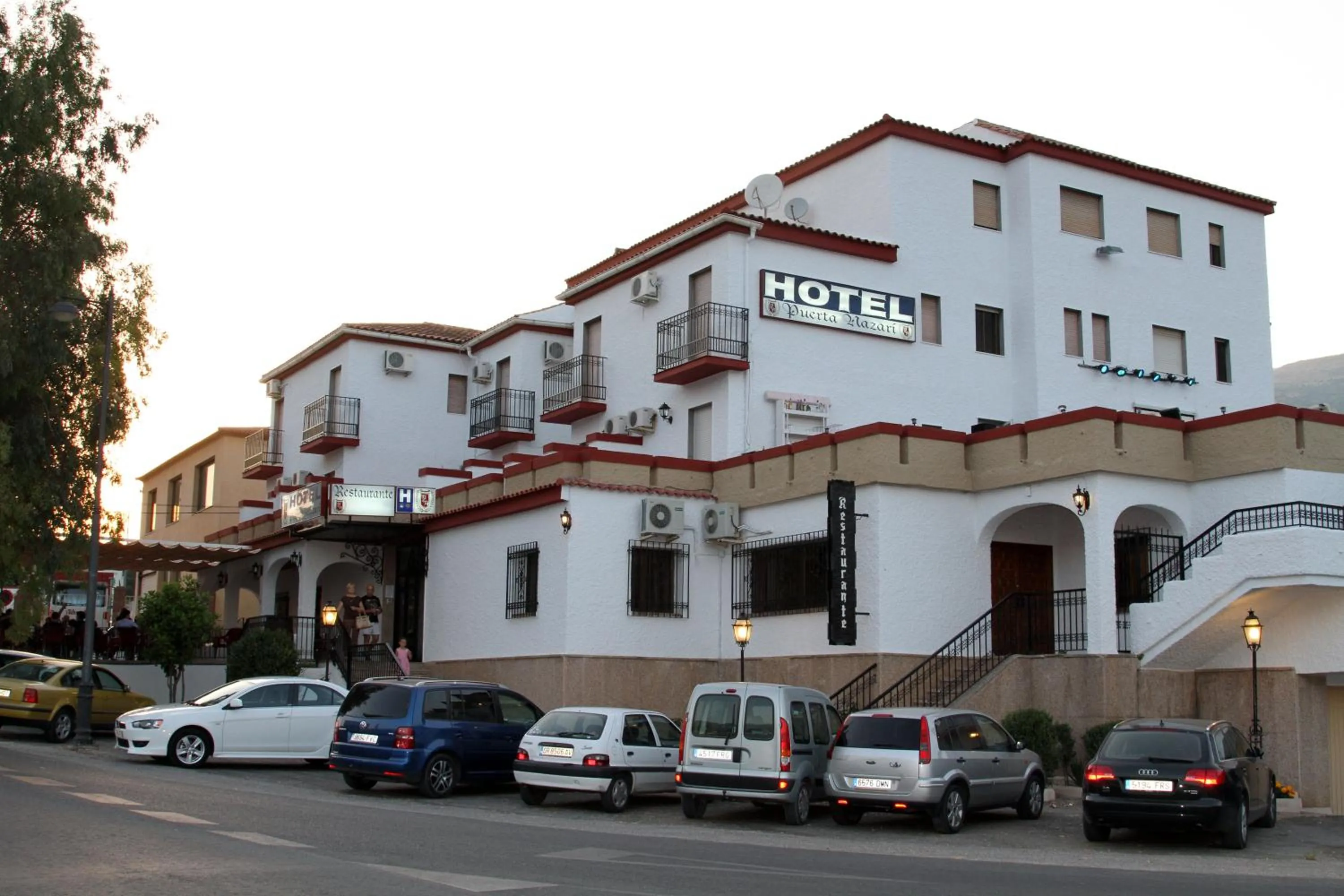 Facade/entrance in Hotel Puerta Nazarí