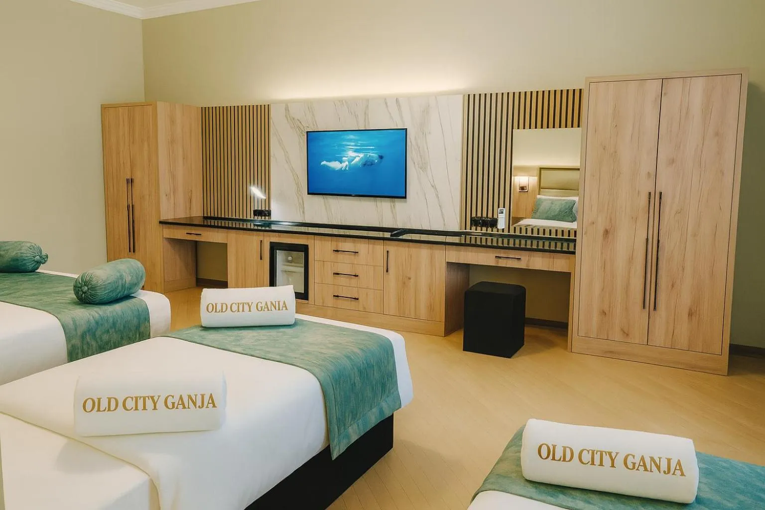 Communal lounge/ TV room, Bed in Old City Ganja