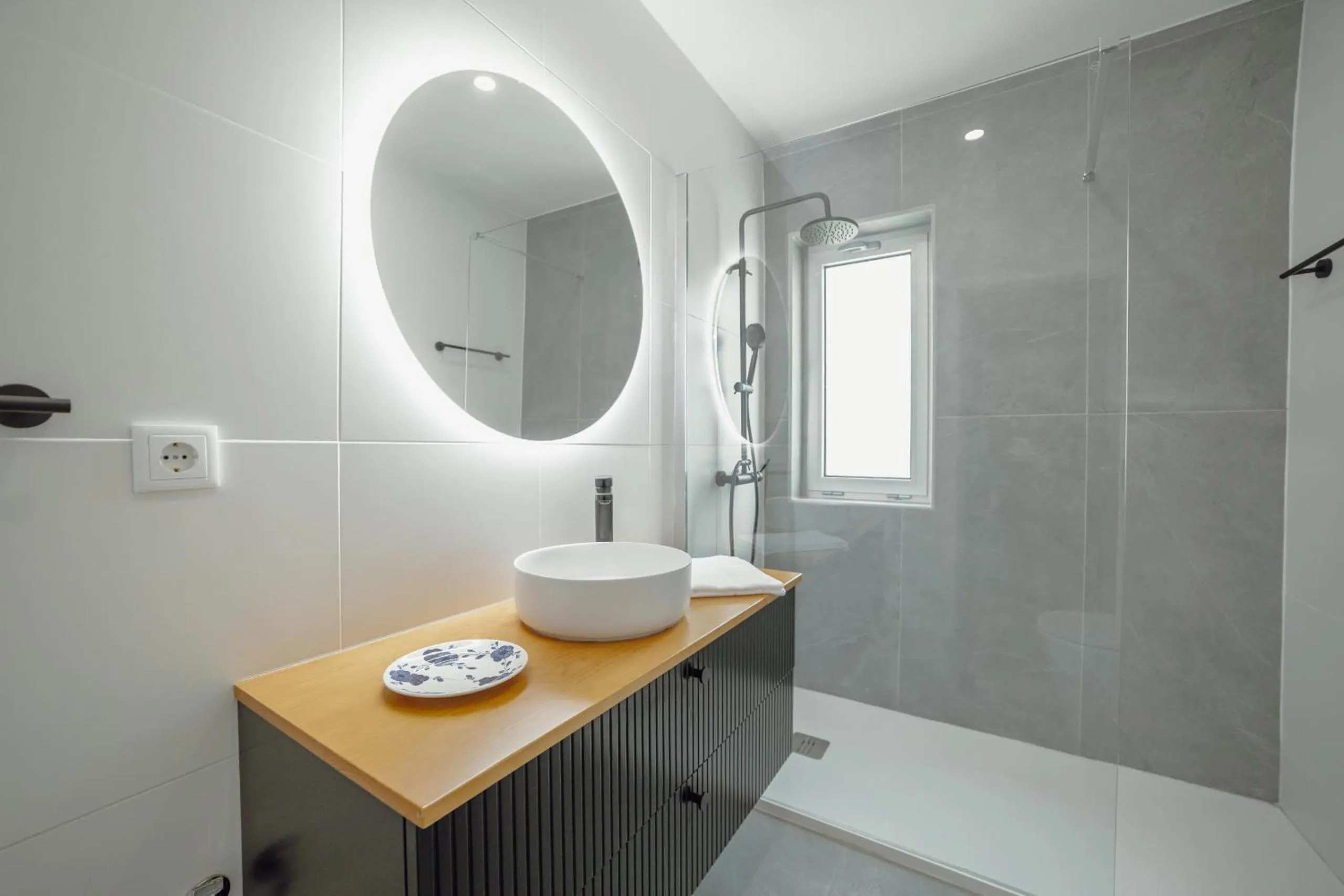 Crystal Palace Garden Stylish Apartment by Vacationy