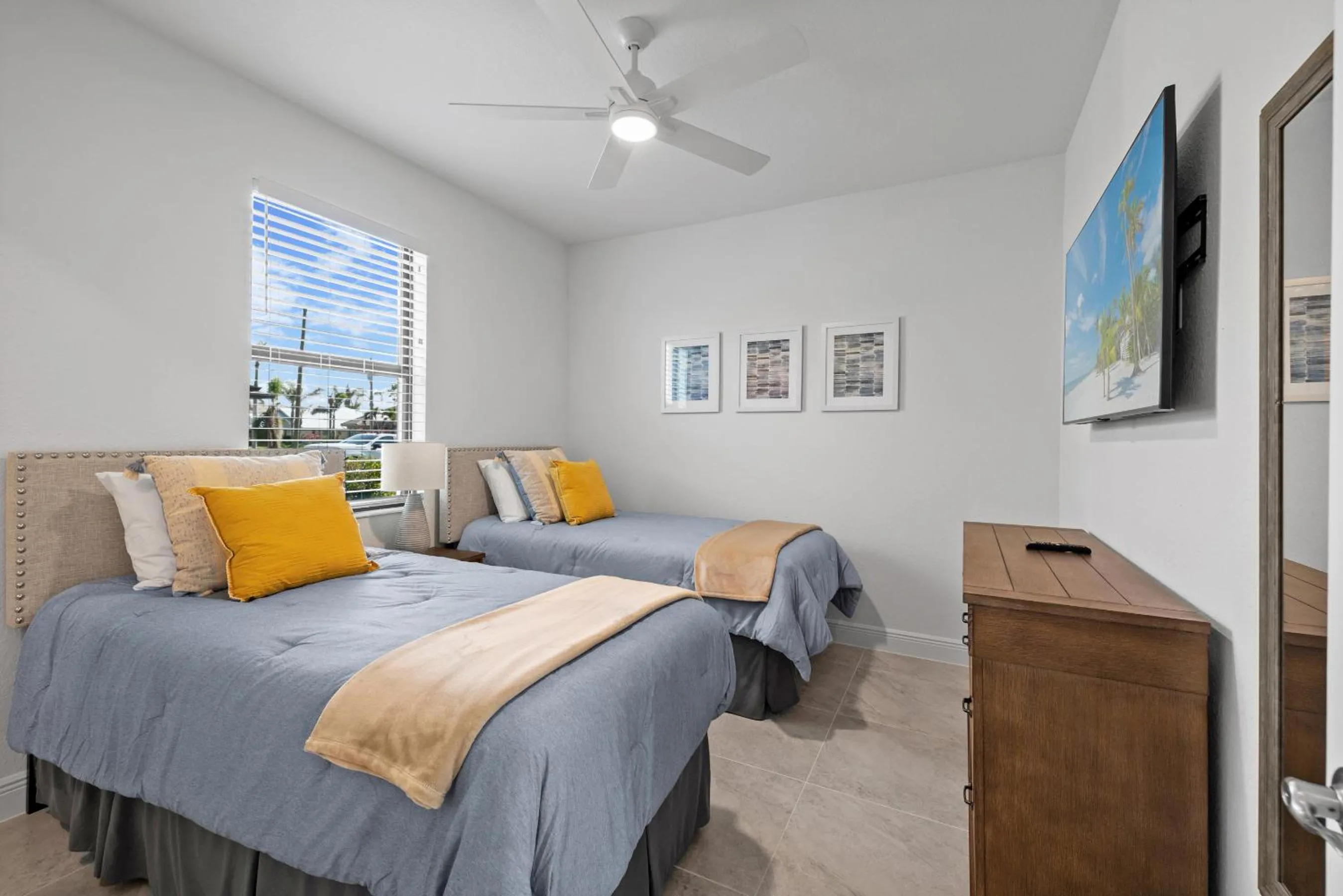 Bedroom, Bed in Absolutely stunning home that truly embodies Florida living, Villa Blue Starfish