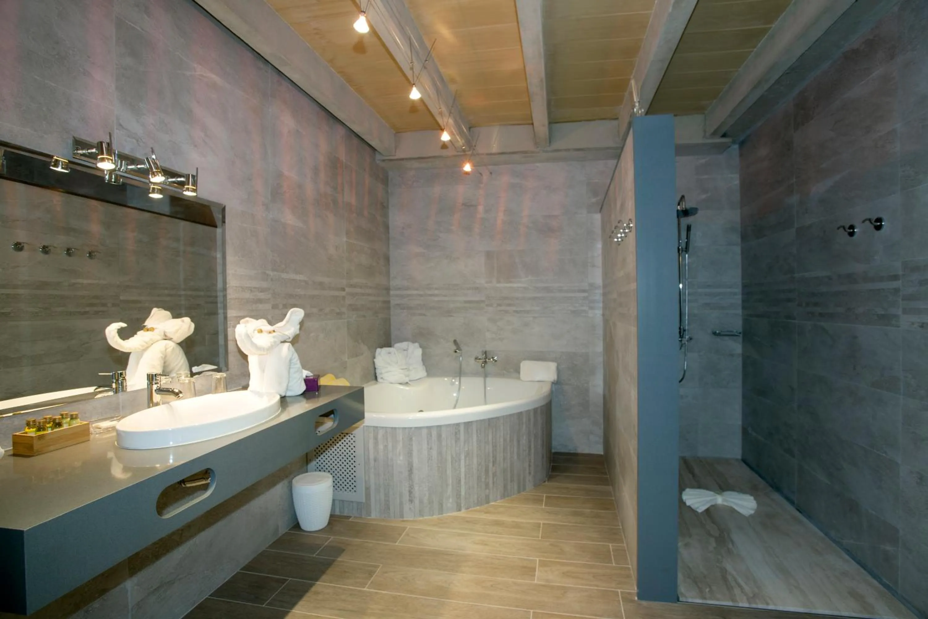 Shower in Finca Binibona Parc Natural