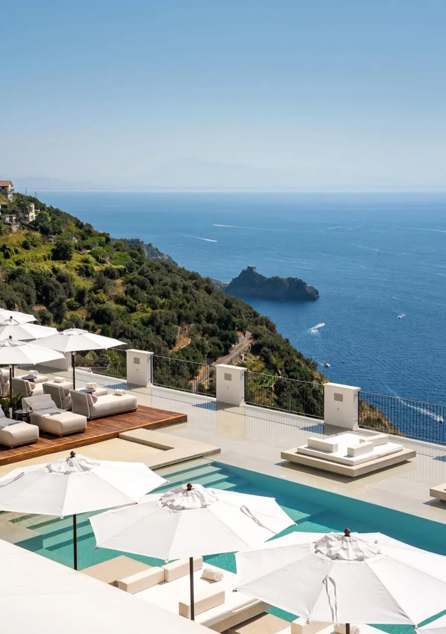 Swimming pool in Furore Grand Hotel