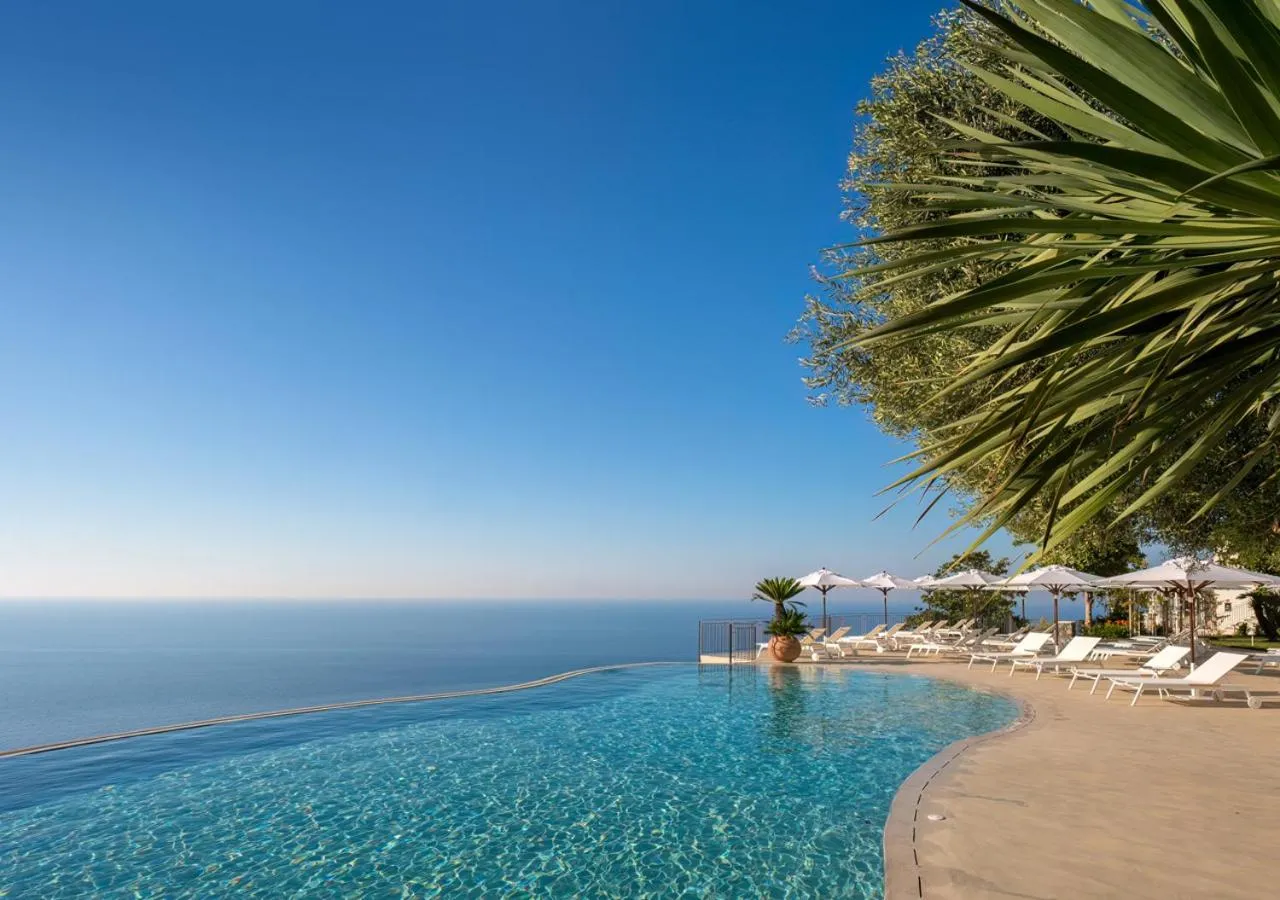 Swimming pool in Furore Grand Hotel