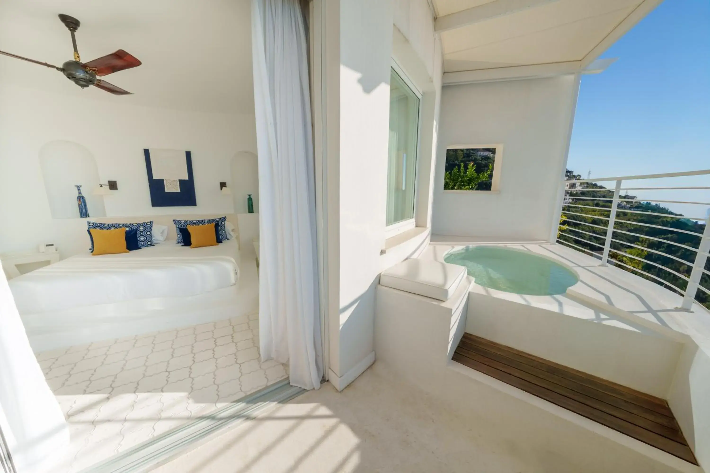 Corner Suite with Jacuzzi in Furore Grand Hotel Corner Suite with Jacuzzi in Furore Grand Hotel