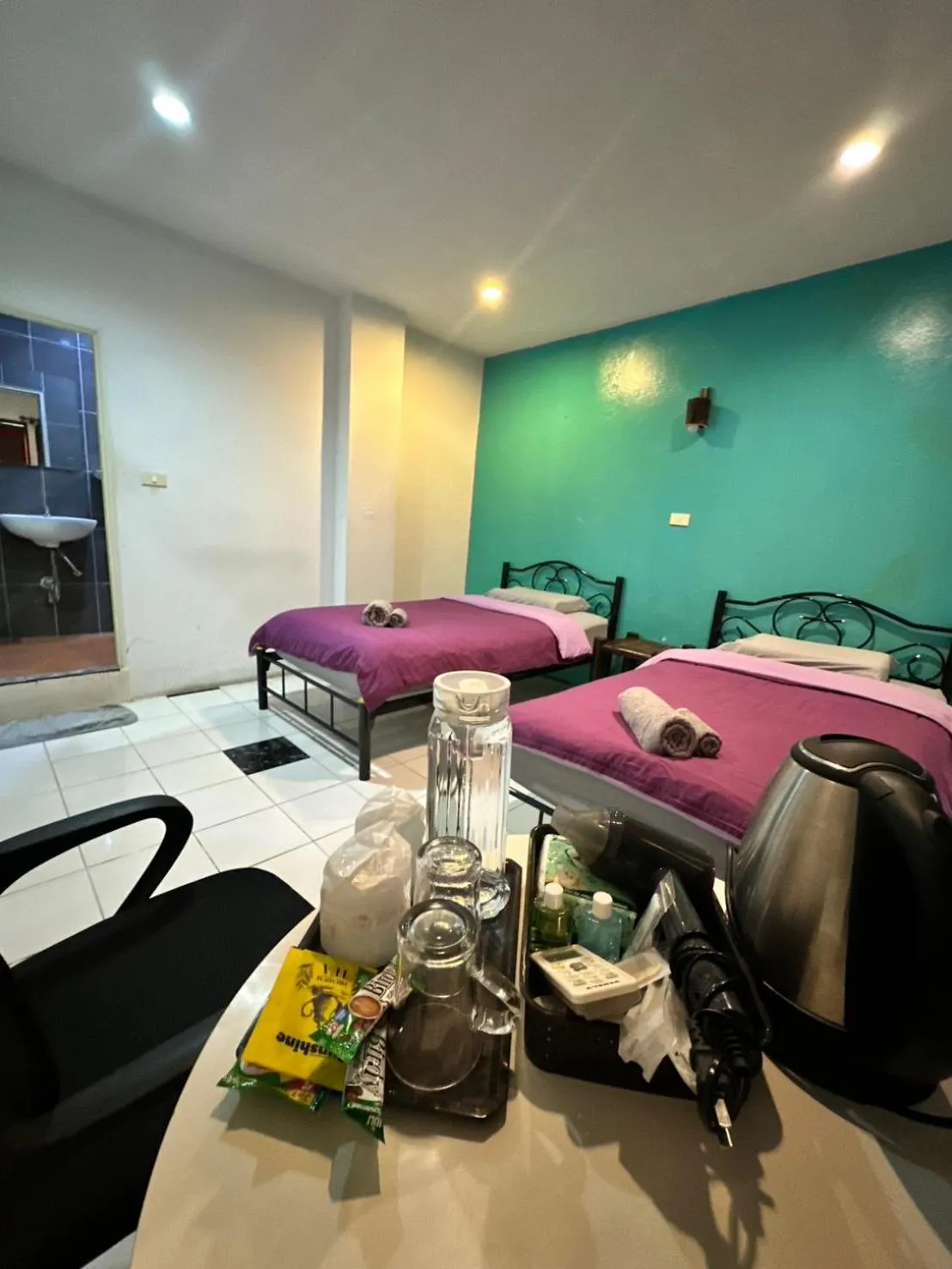 Blue Moon House - A budget hostel for easy travellers