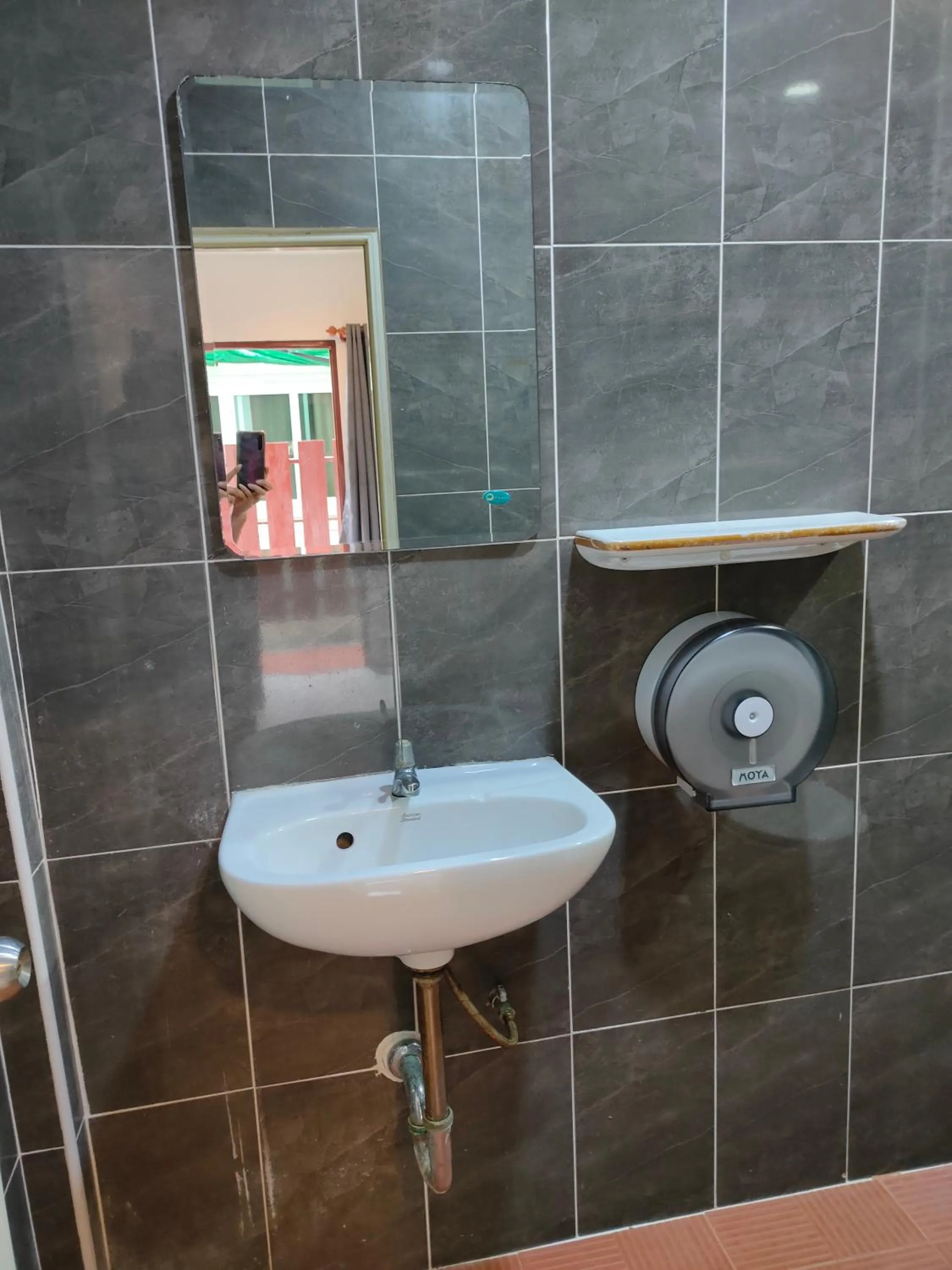 Bathroom in Blue Moon House - A budget hostel for easy travellers