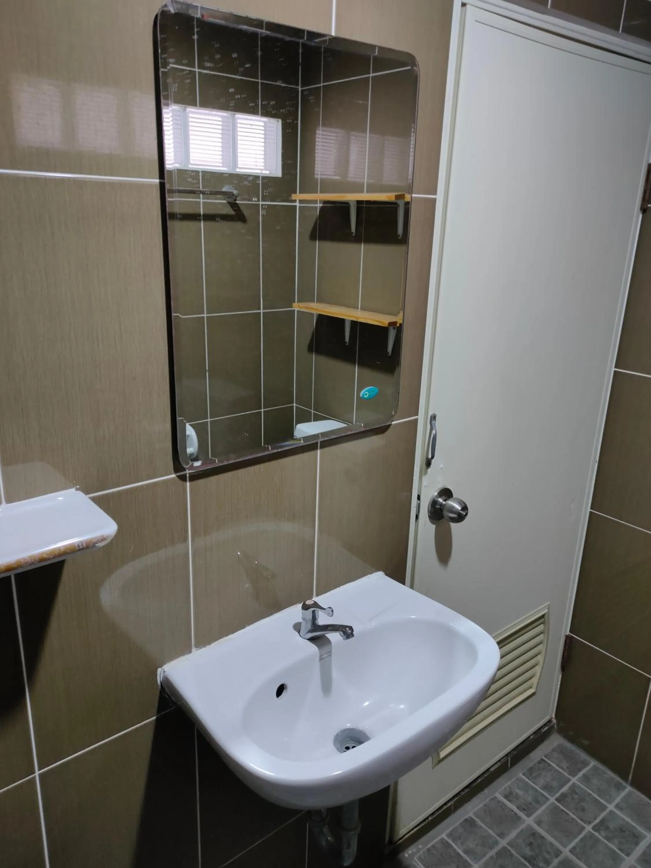 Bathroom in Blue Moon House - A budget hostel for easy travellers