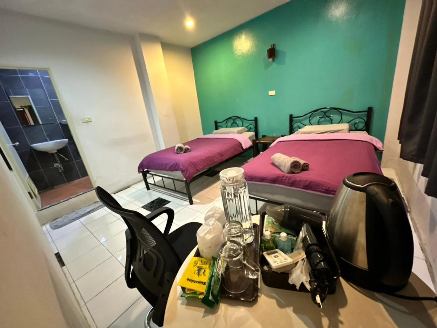 Blue Moon House - A budget hostel for easy travellers