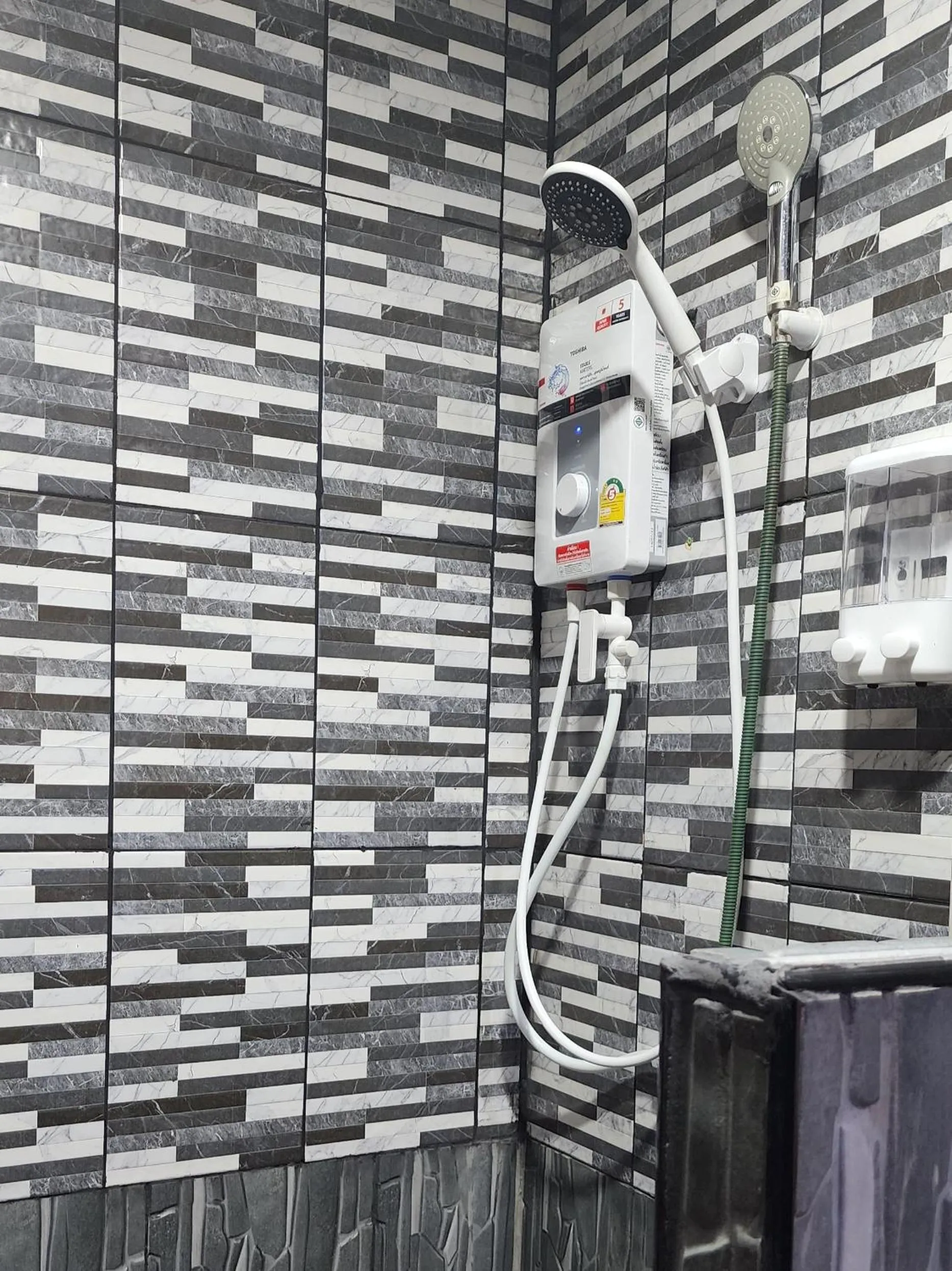 Shower in Blue Moon House - A budget hostel for easy travellers