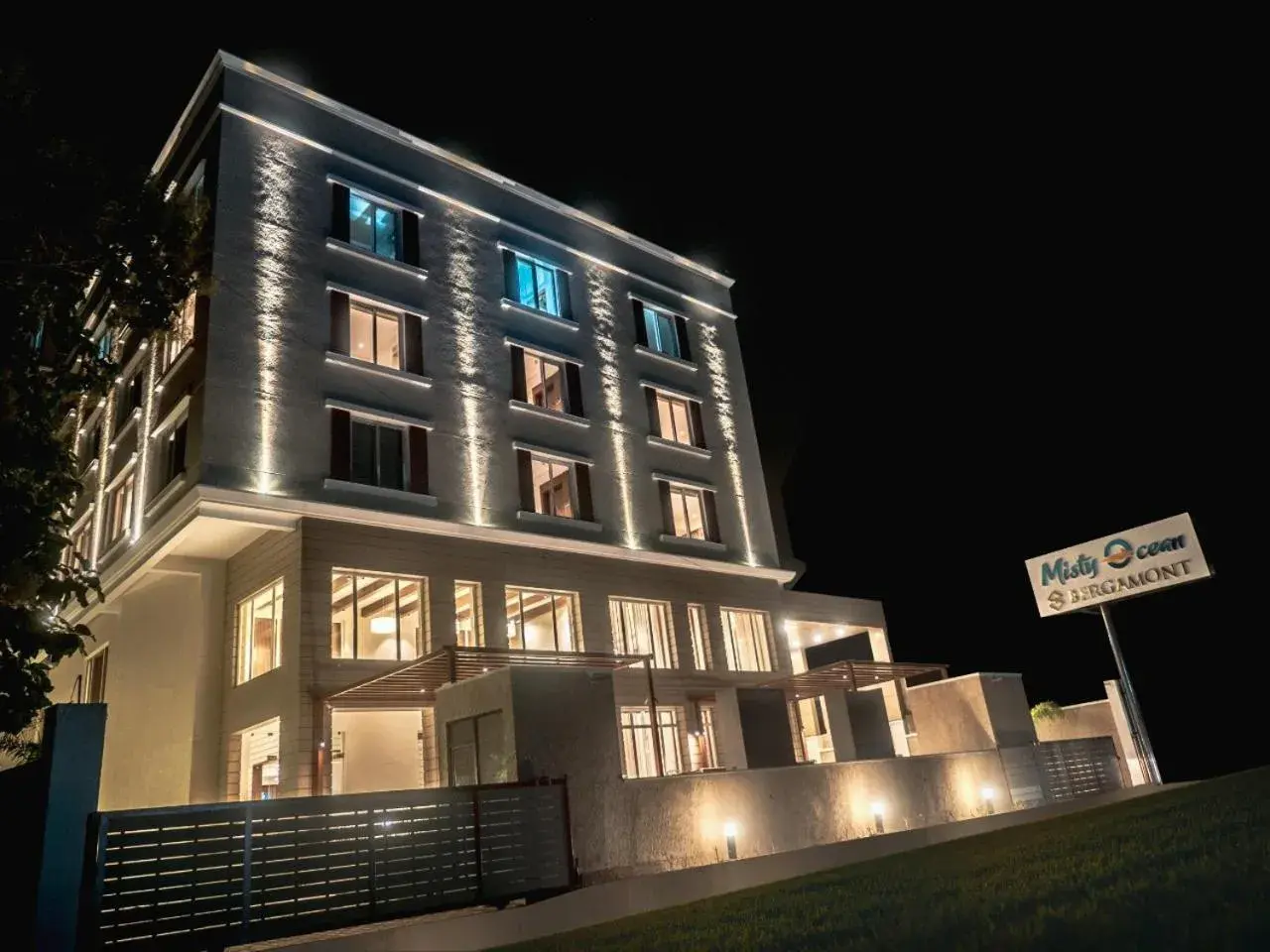 Property building in Misty Ocean - A Bergamont Group of Hotel Property building in Misty Ocean - A Bergamont Group of Hotel