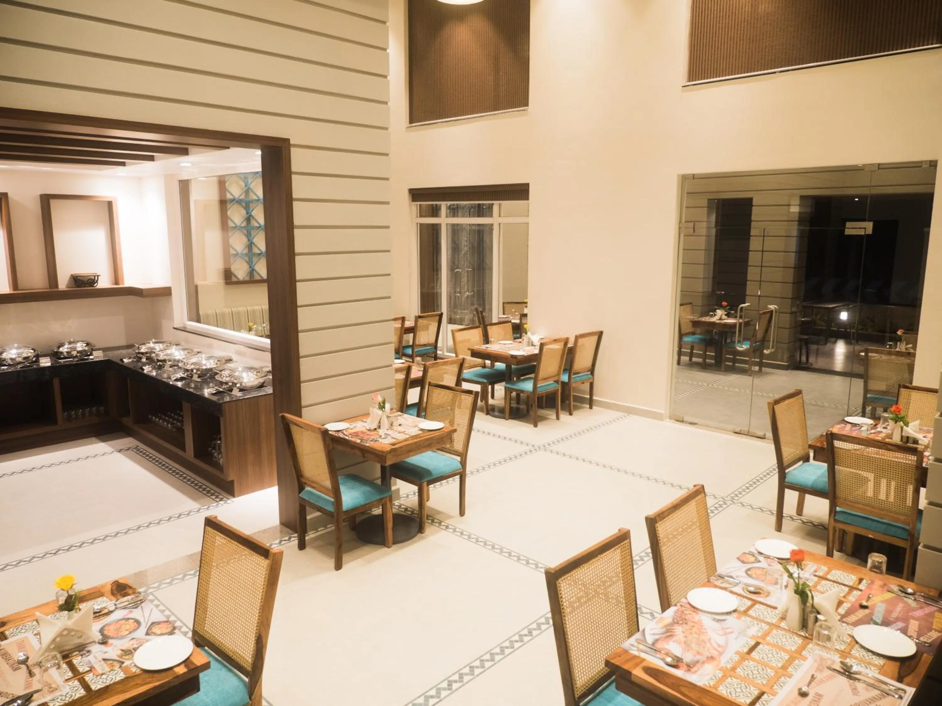 Restaurant/places to eat in Misty Ocean - A Bergamont Group of Hotel