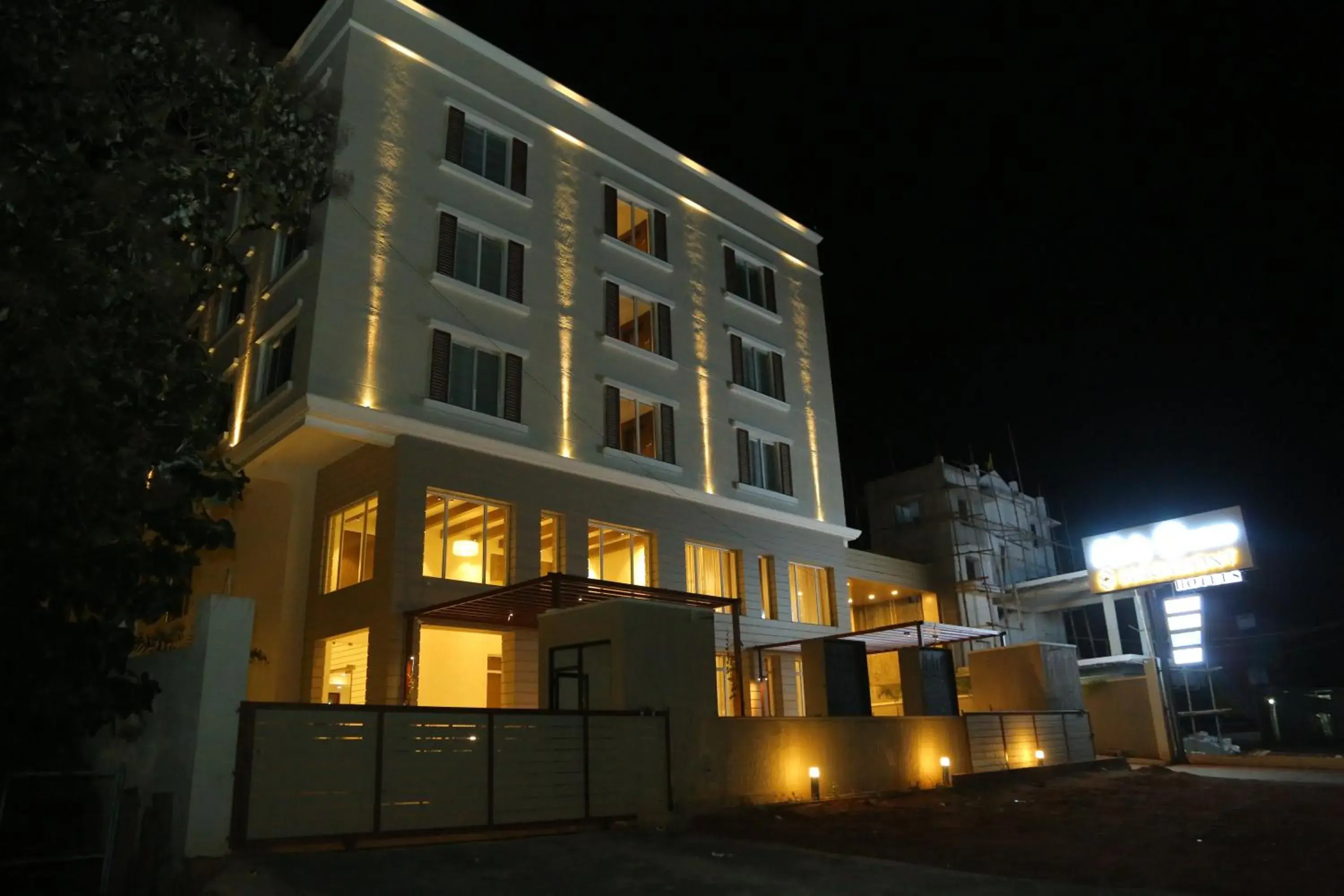 Property building in Misty Ocean - A Bergamont Group of Hotel Property building in Misty Ocean - A Bergamont Group of Hotel