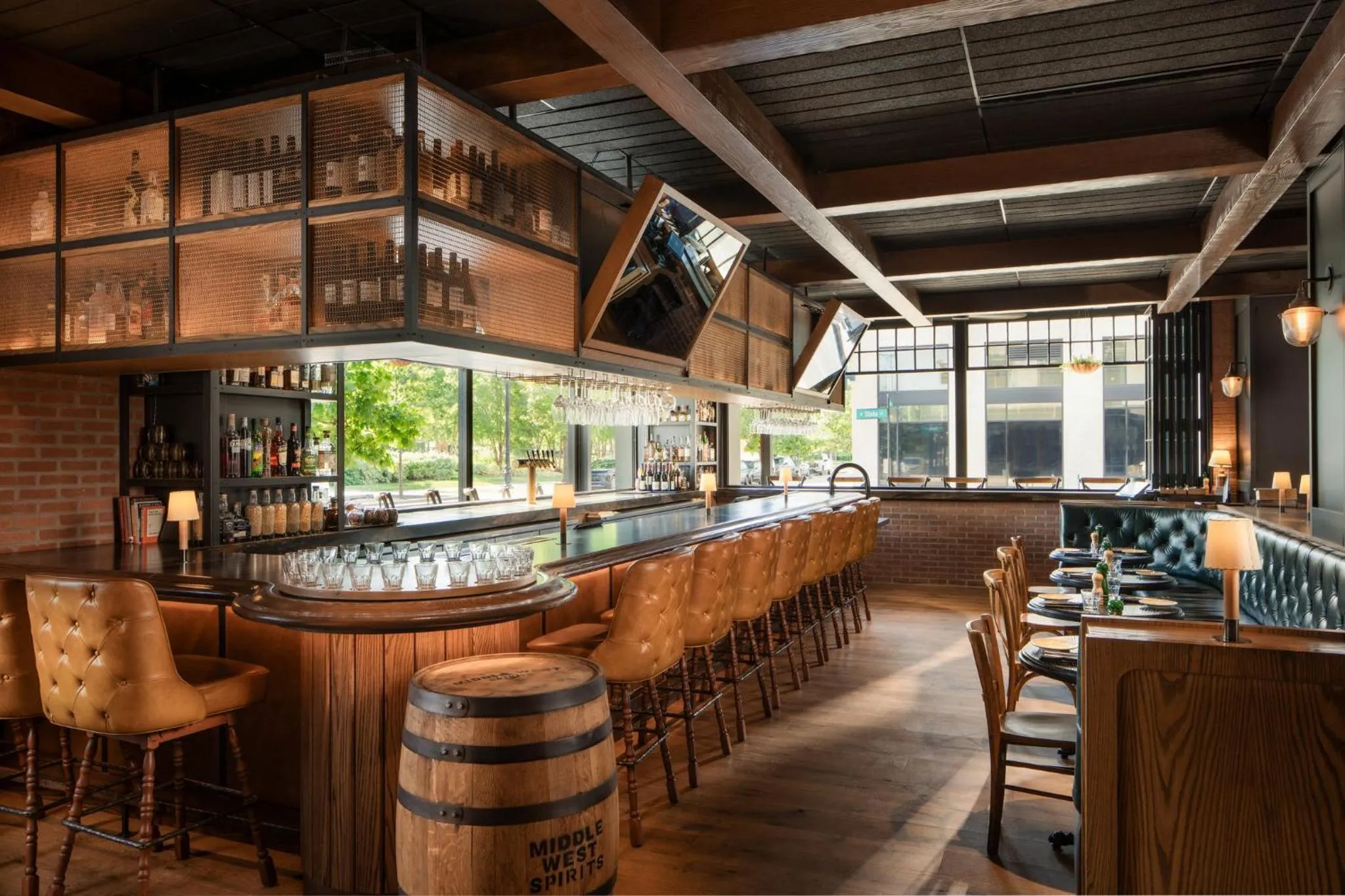 Restaurant/places to eat in The Junto Hotel