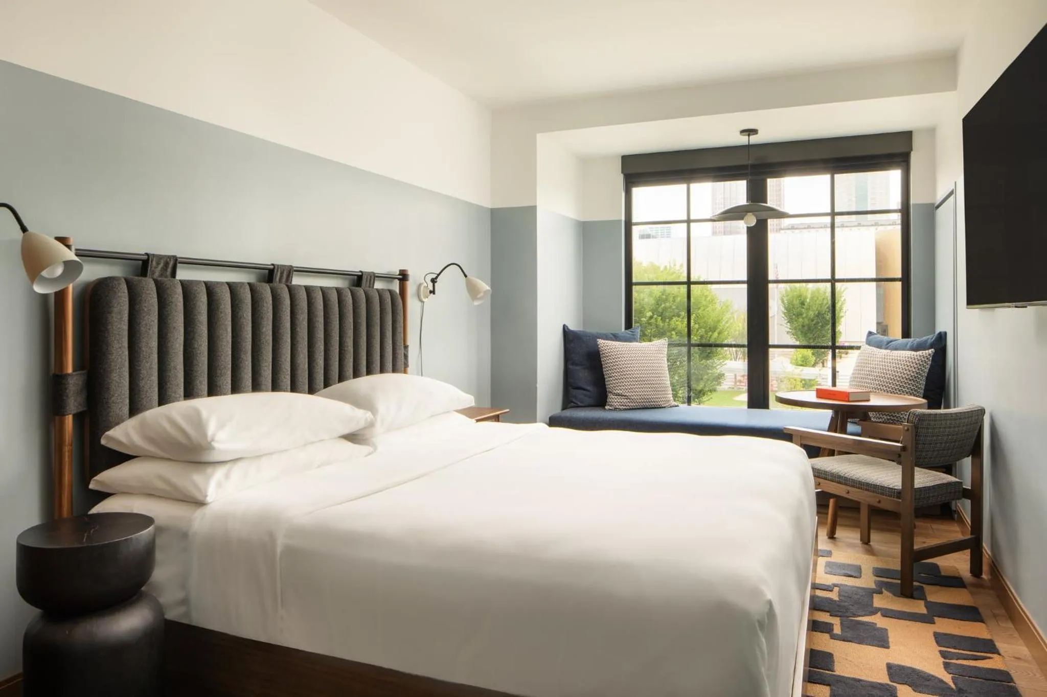 Photo of the whole room in The Junto Hotel