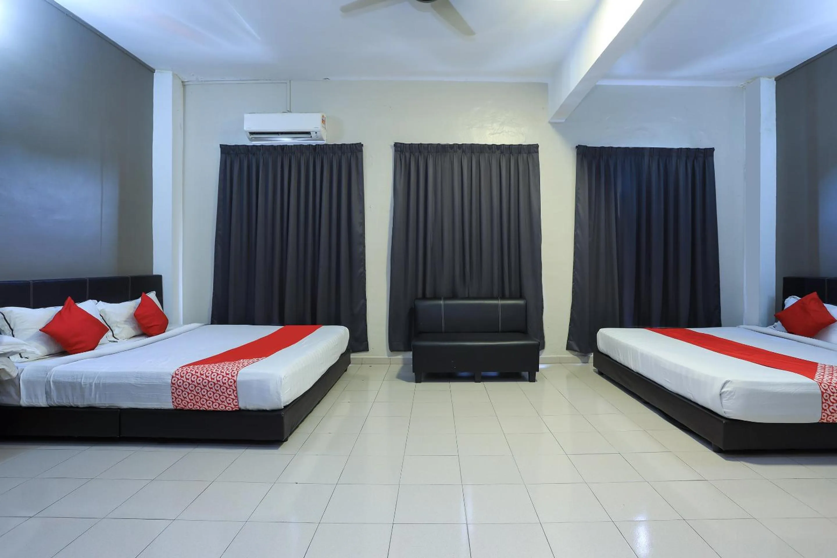 Photo of the whole room, Bed in Dkeris Hotel Melaka