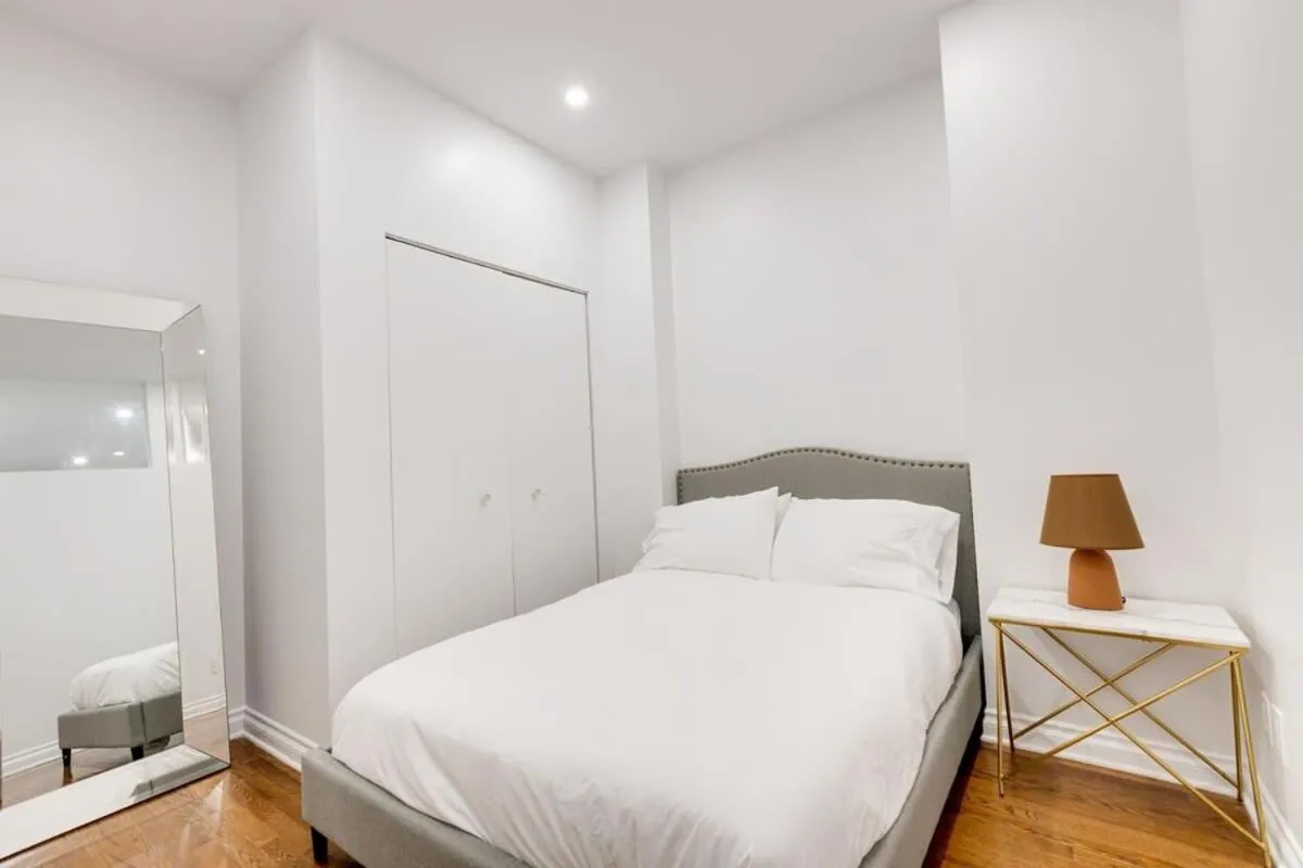 Bed in M11 Beautiful Cozy 2BR wAC Perfect Location