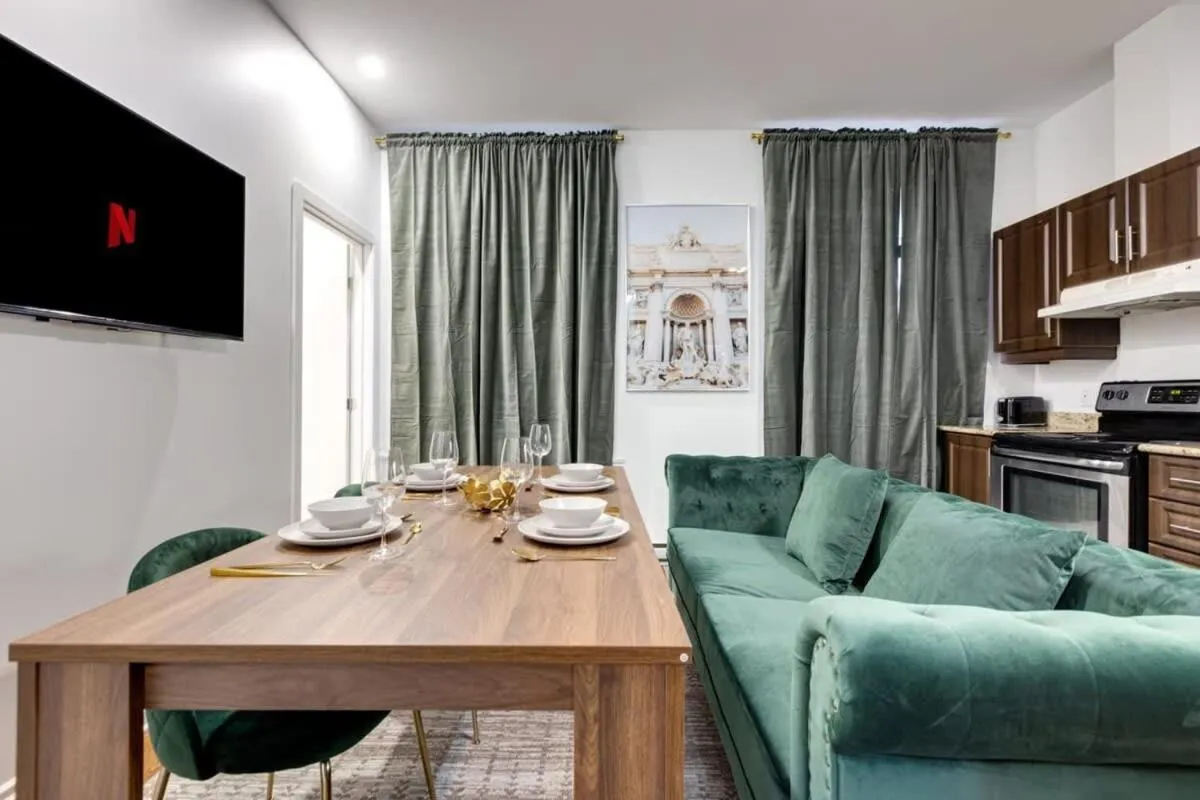 M11 Beautiful Cozy 2BR wAC Perfect Location