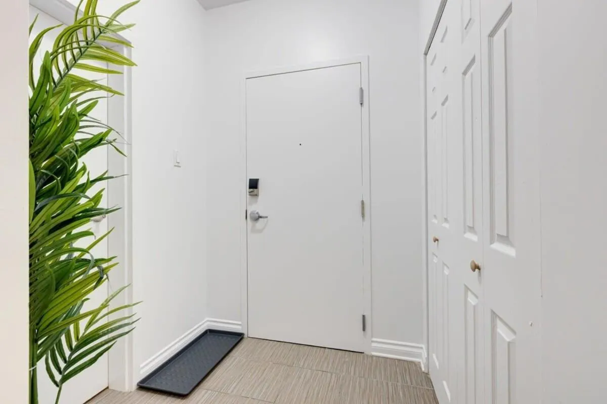 M11 Beautiful Cozy 2BR wAC Perfect Location