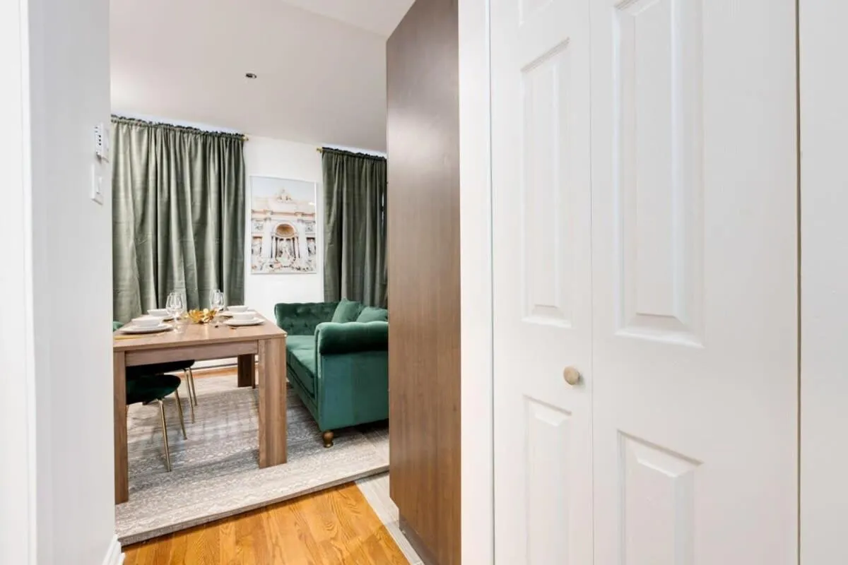 Bed in M11 Beautiful Cozy 2BR wAC Perfect Location