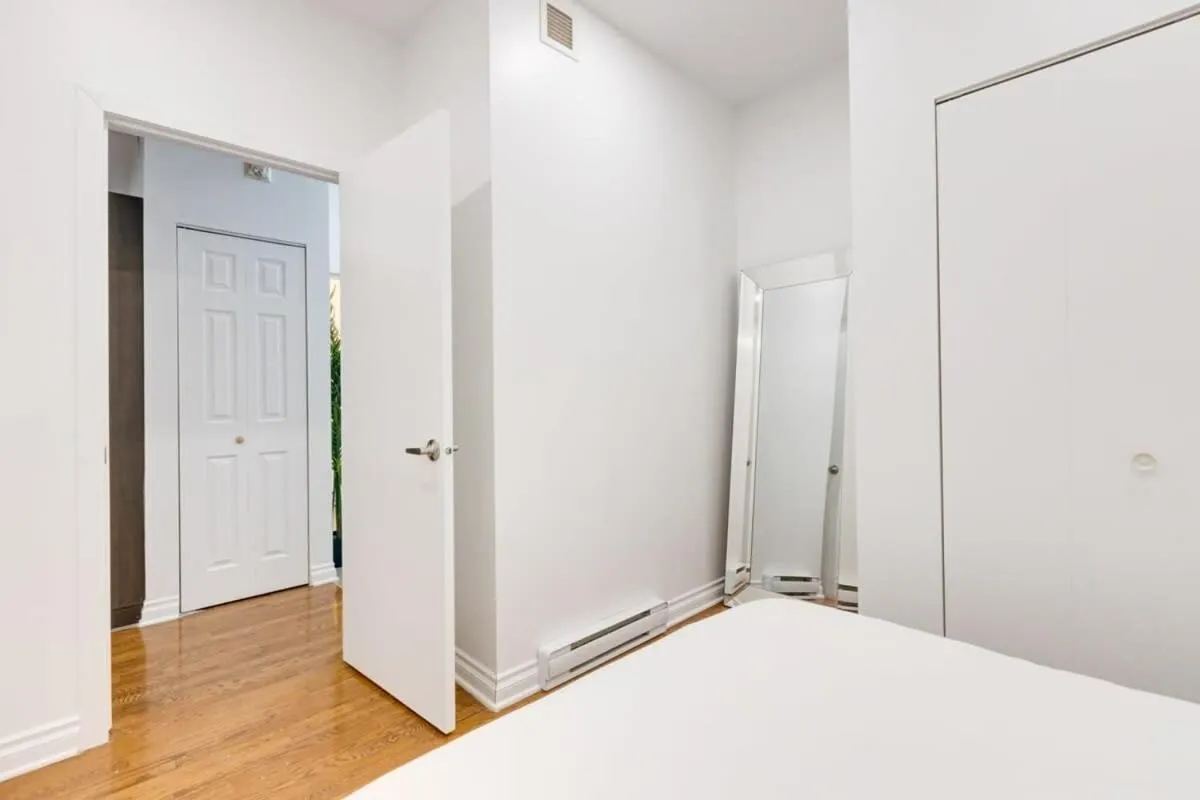 Bed in M11 Beautiful Cozy 2BR wAC Perfect Location