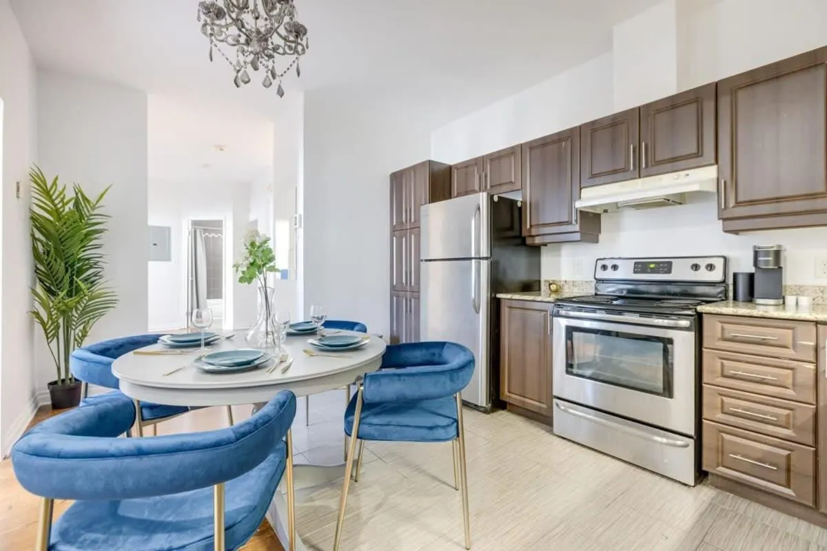 M11 Gorgeous 3BR wKingBed Perfect Location