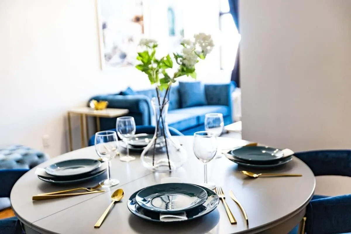 M11 Gorgeous 3BR wKingBed Perfect Location