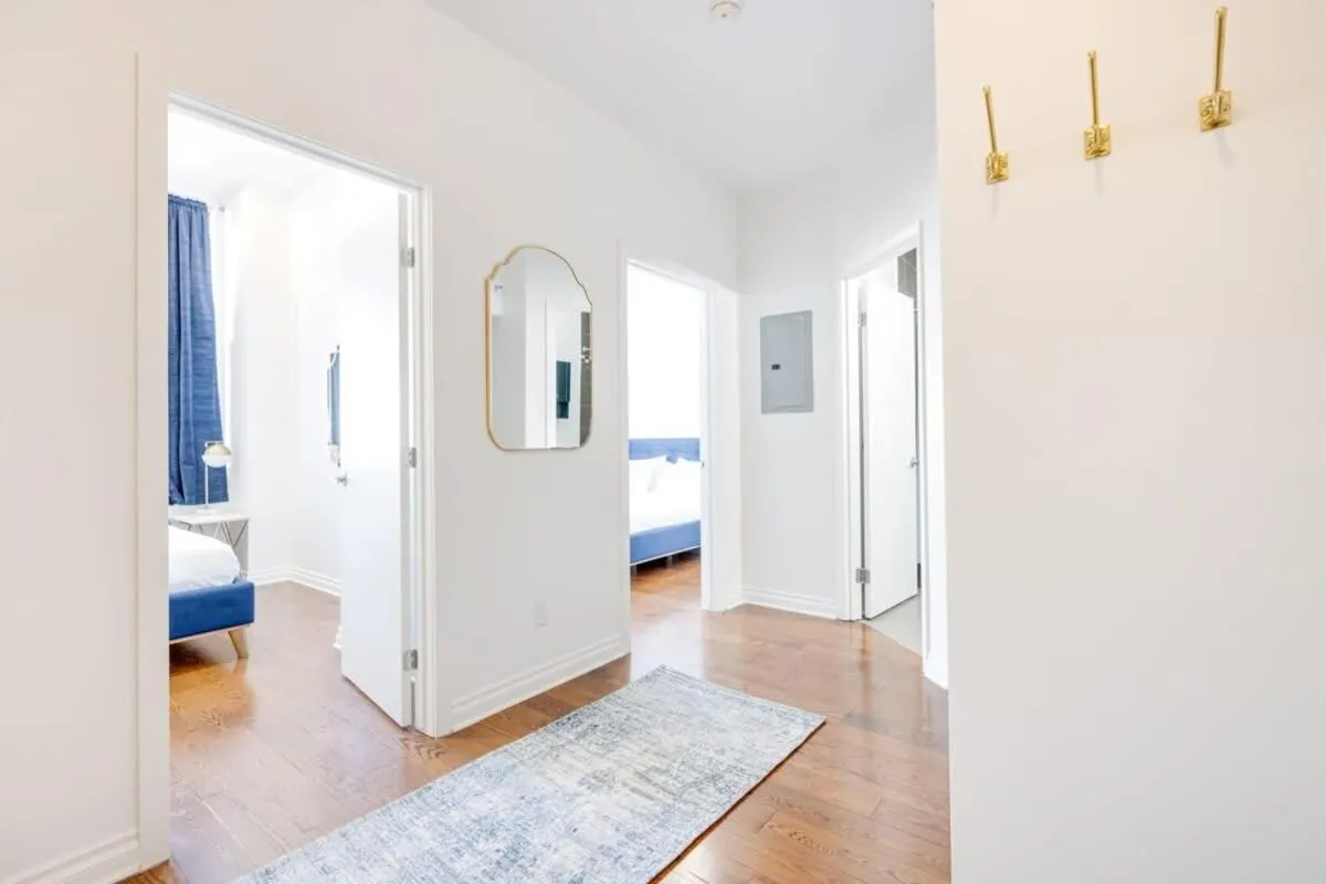 Bed in M11 Gorgeous 3BR wKingBed Perfect Location