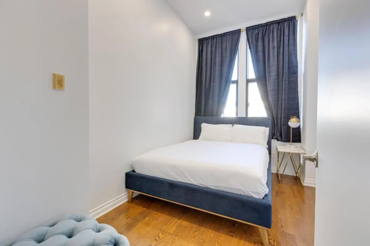 Bed in M11 Gorgeous 3BR wKingBed Perfect Location