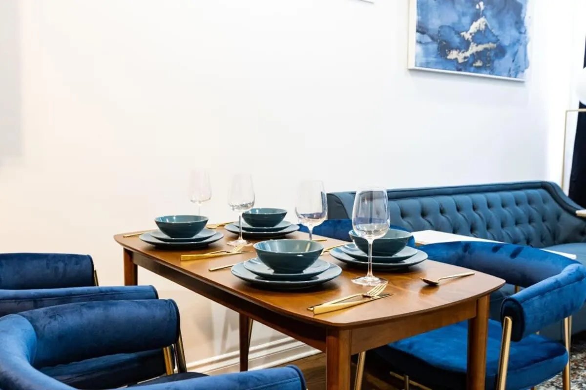 M11 Stylish Cute 3BR in the Heart of the City