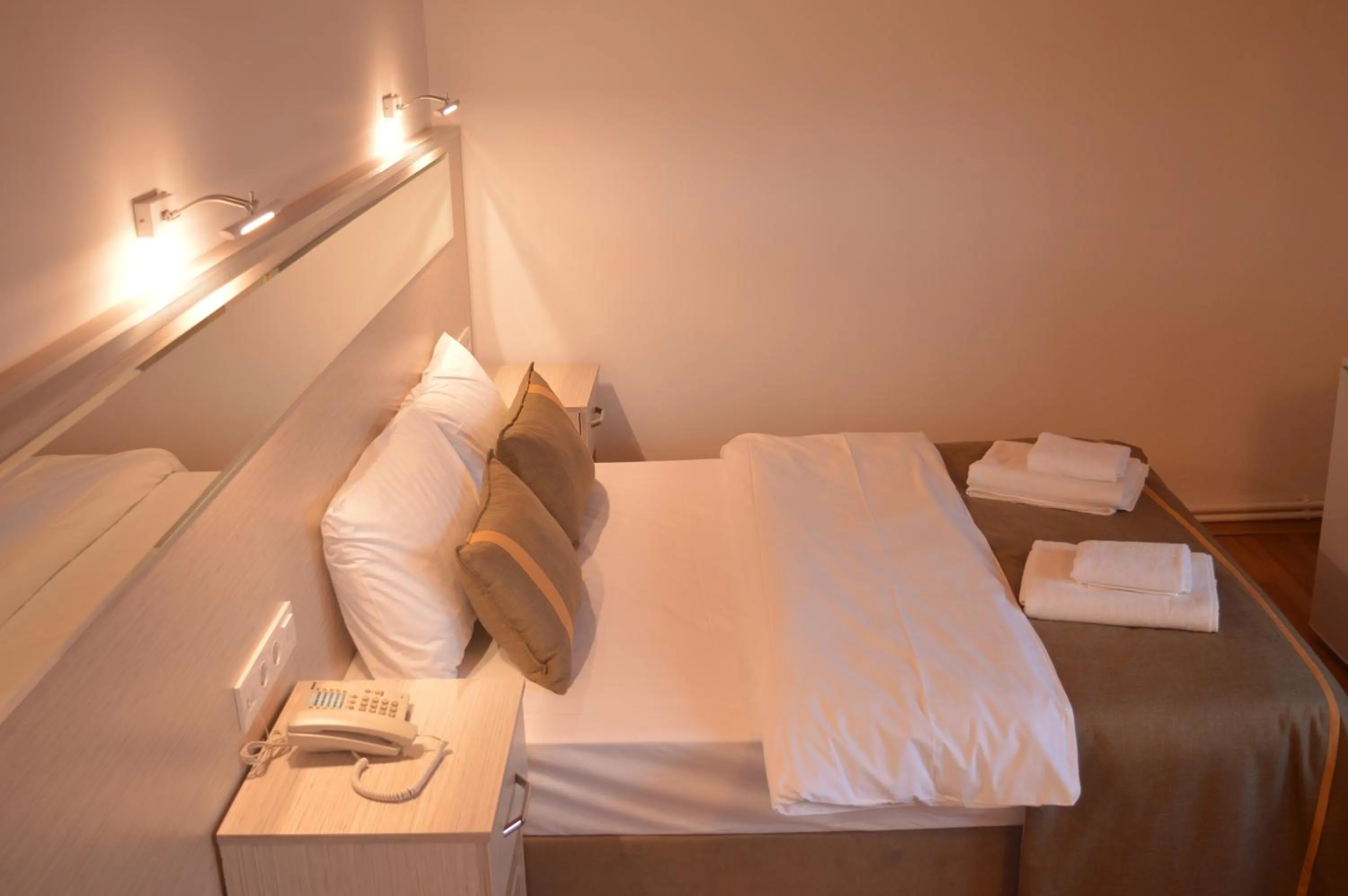 Photo of the whole room, Bed in Yakamoz Otel