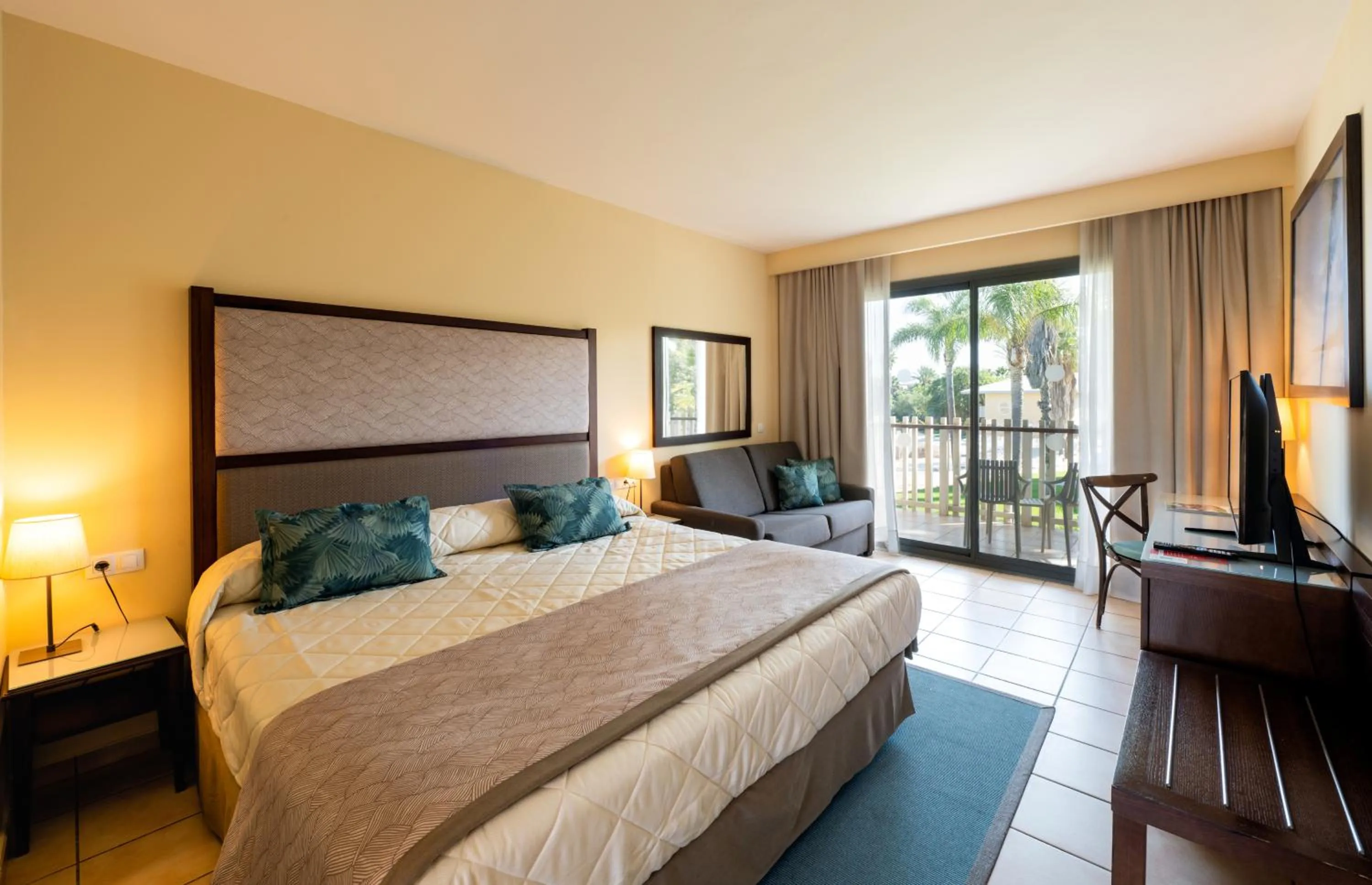 Bedroom, Bed in PortAventura Hotel Caribe - Includes unlimited access to PortAventura Park & 1 access to Ferrari Land