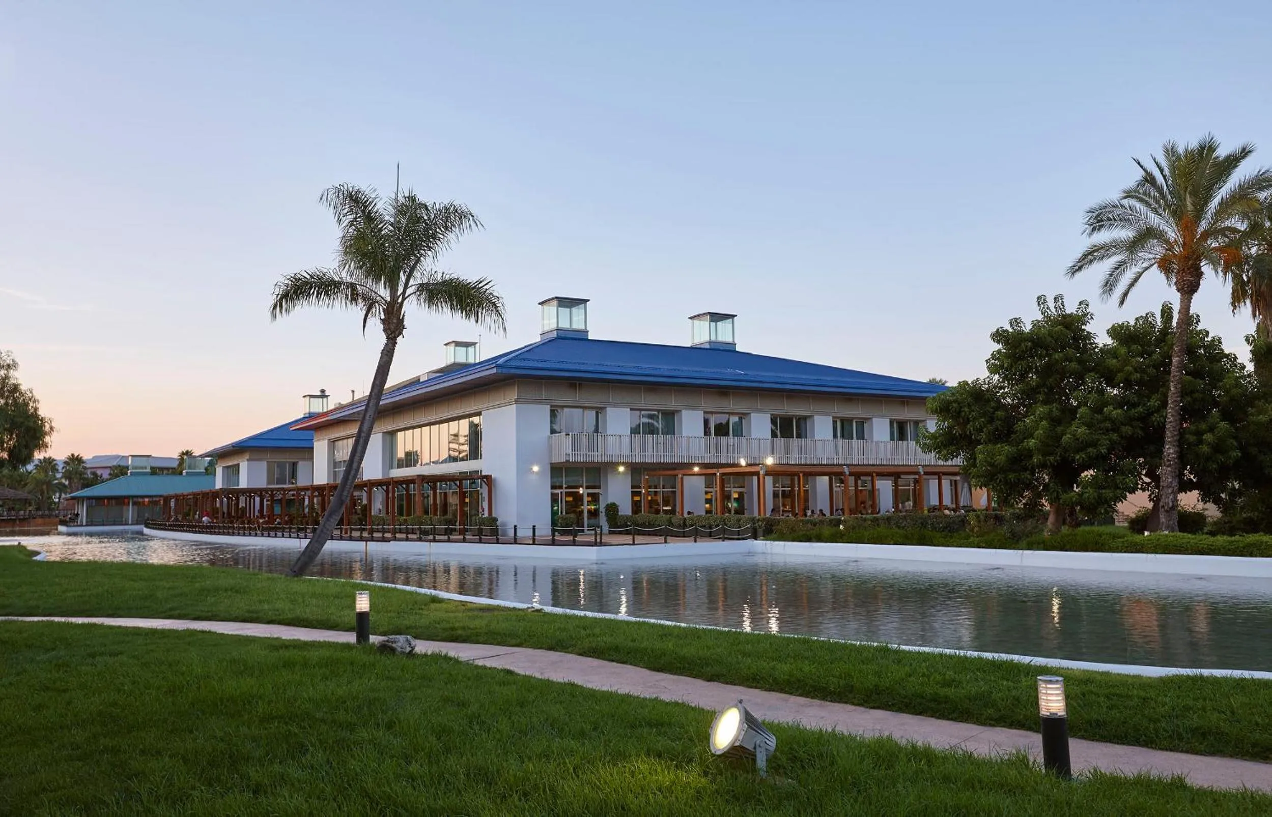 Property building in PortAventura Hotel Caribe - Includes unlimited access to PortAventura Park & 1 access to Ferrari Land