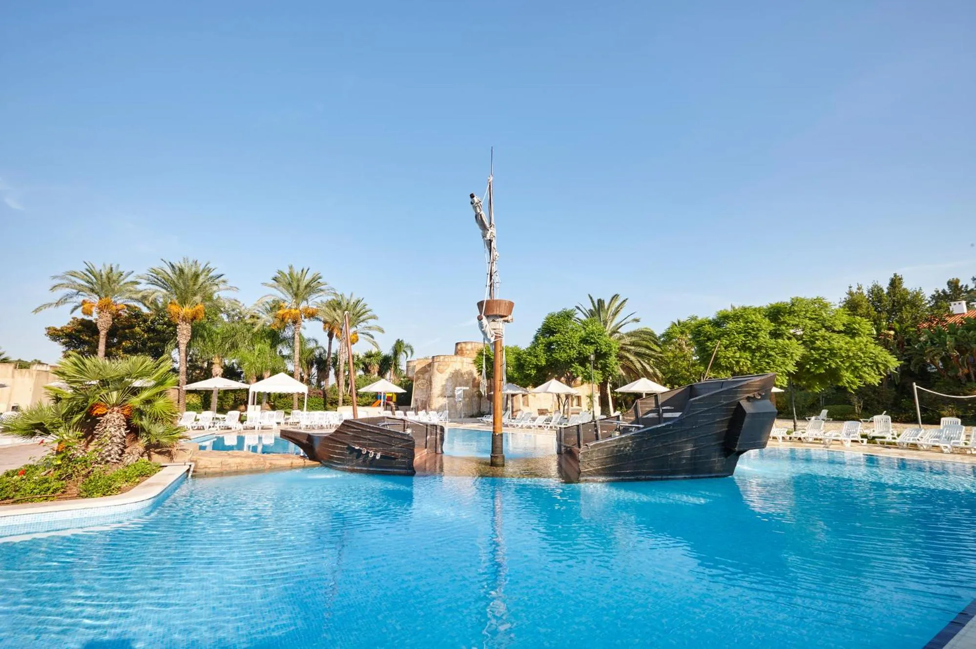 Swimming pool in PortAventura Hotel El Paso - Includes unlimited access to PortAventura Park & 1 access to Ferrari Land
