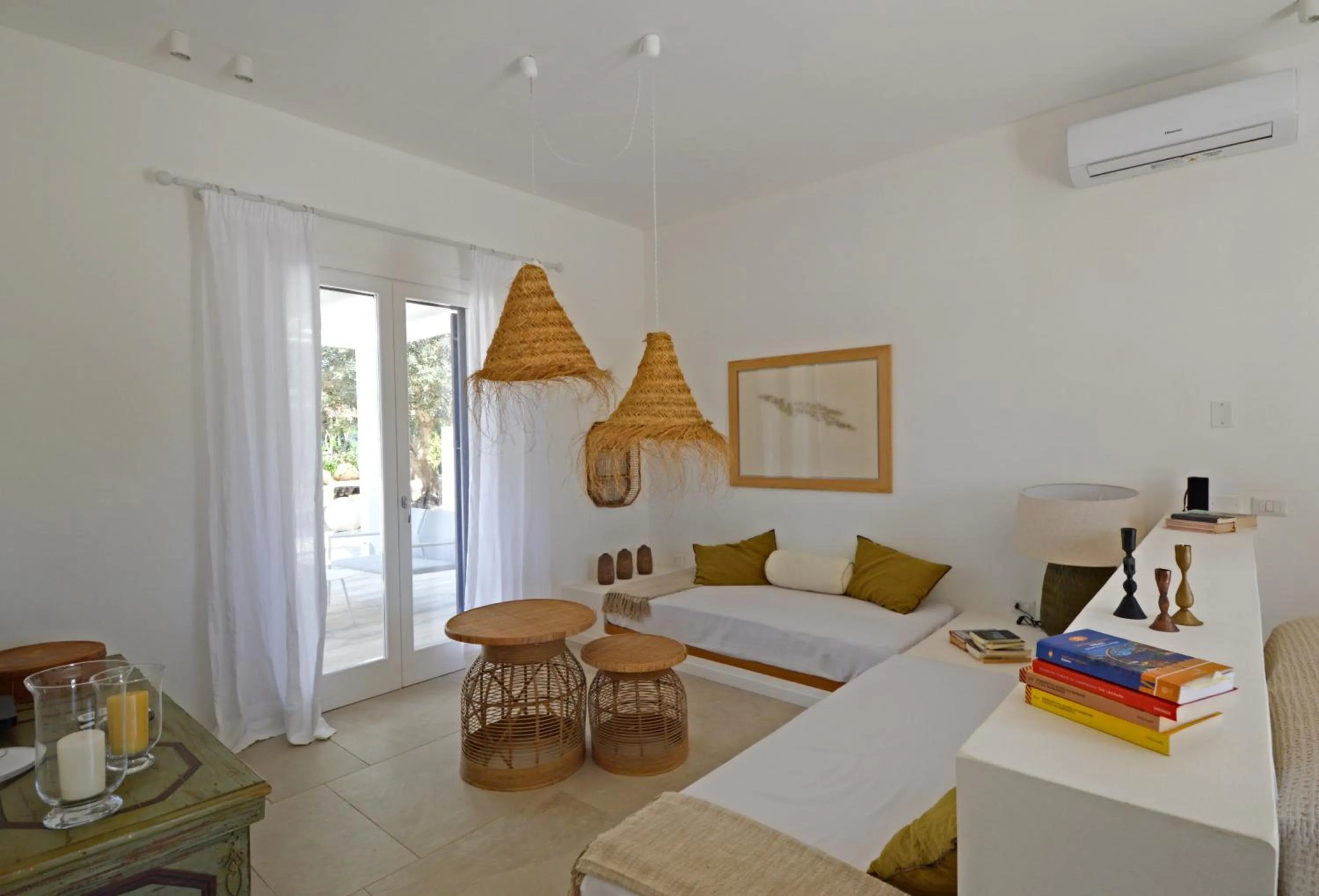 Living room, Bed in Villa Rocce Bianche