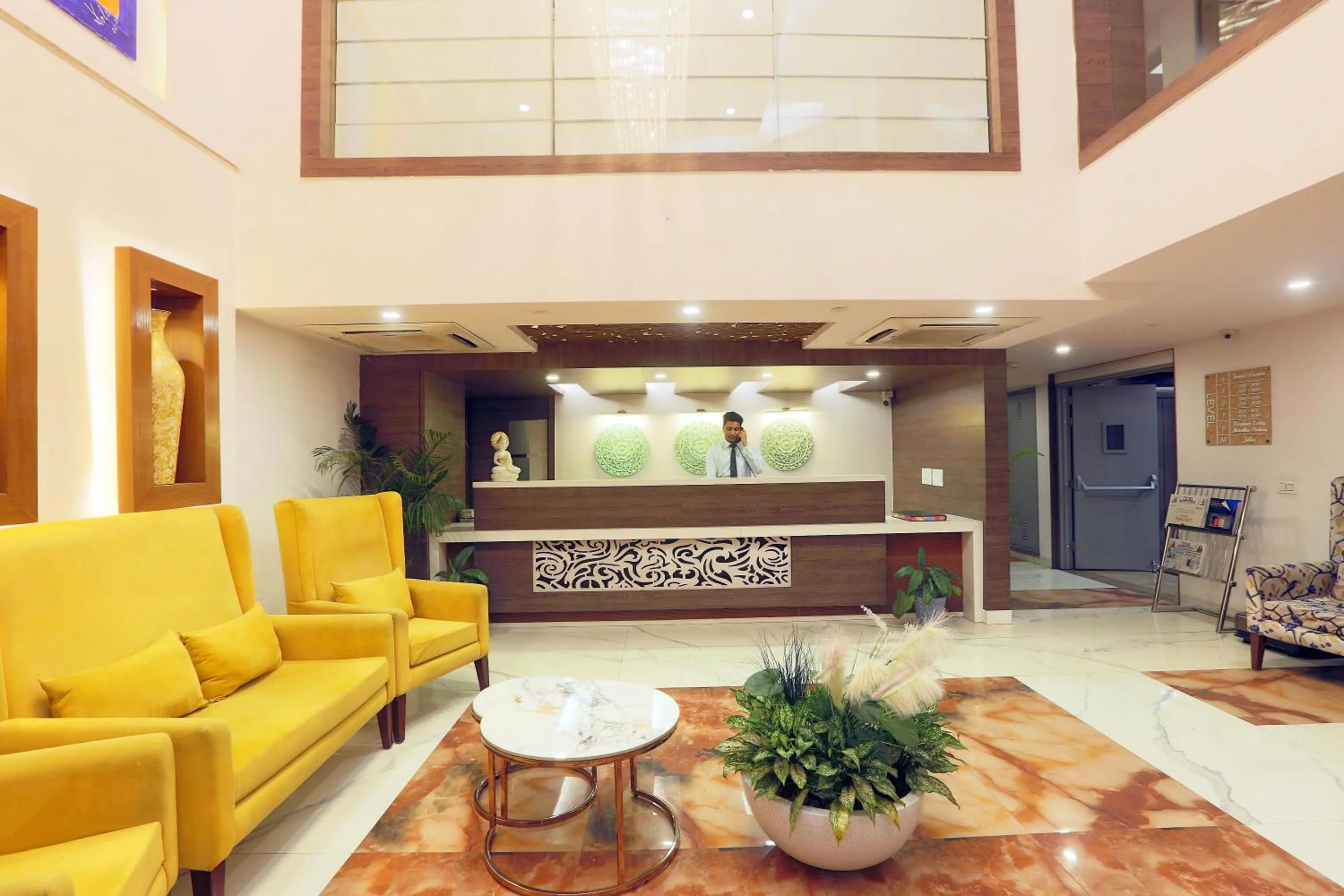 Lobby or reception in Hotel Cardinal Oxmo Delhi Airport