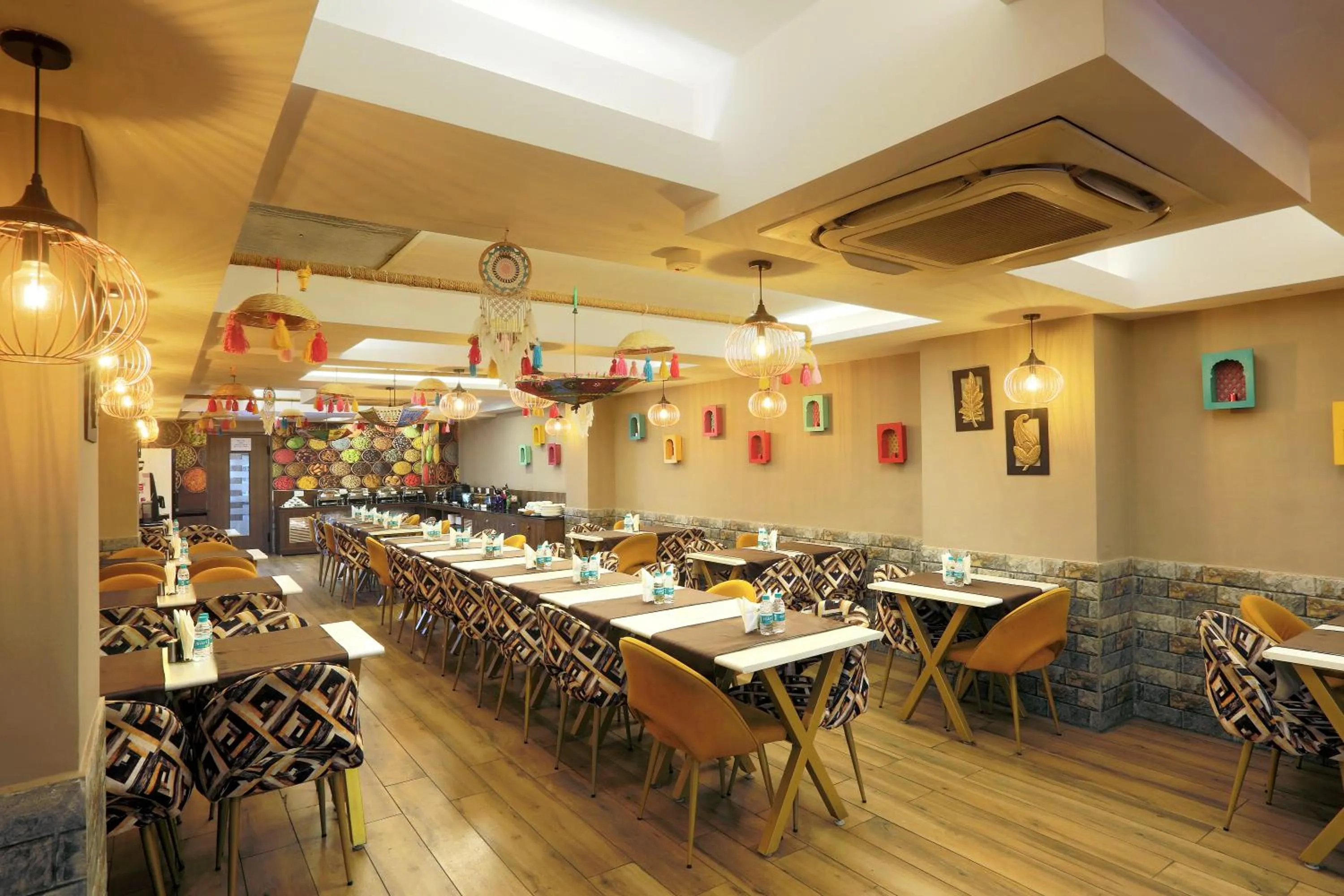 Restaurant/places to eat in Hotel Cardinal Oxmo Delhi Airport