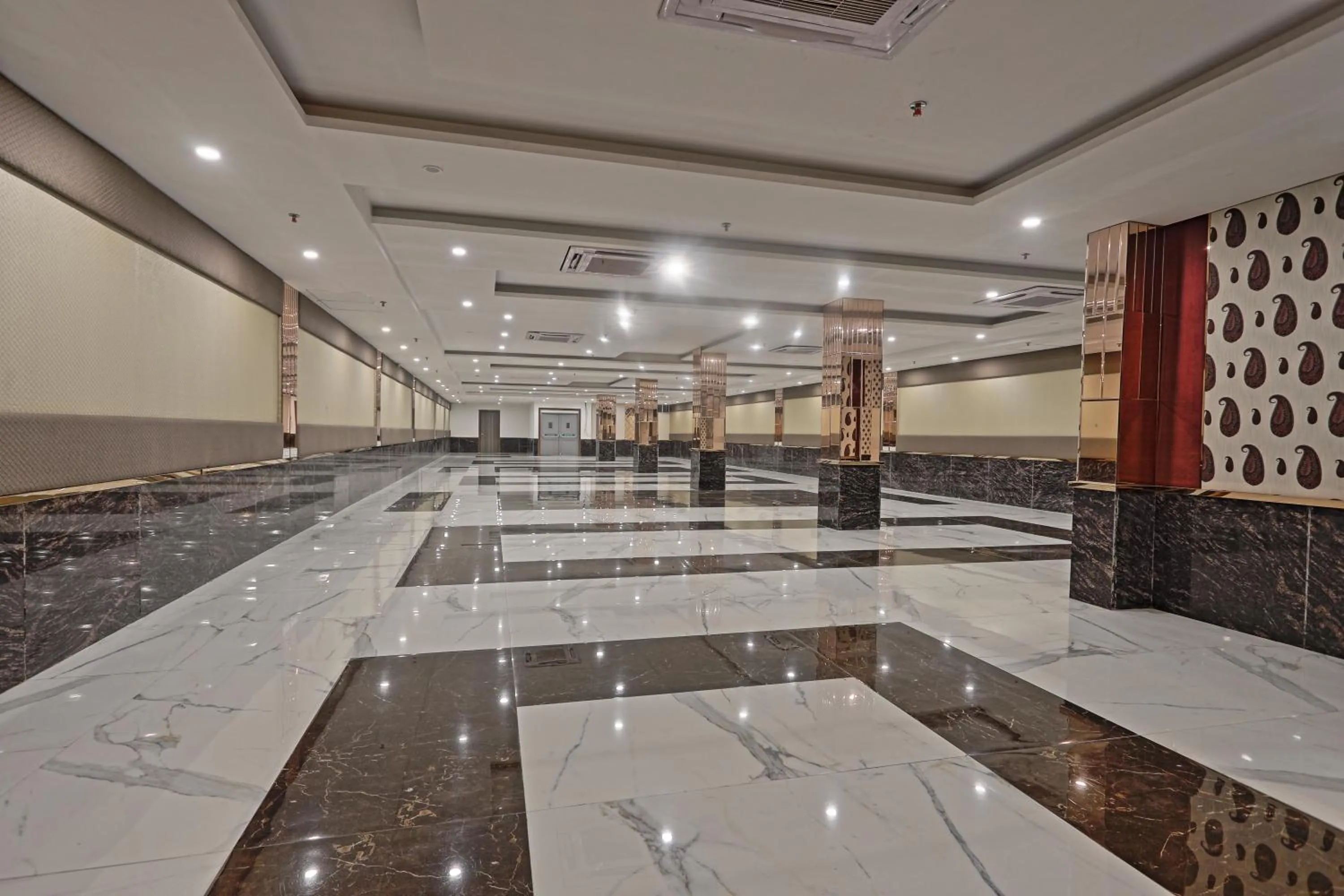 Banquet/Function facilities in Hotel Cardinal Oxmo Delhi Airport