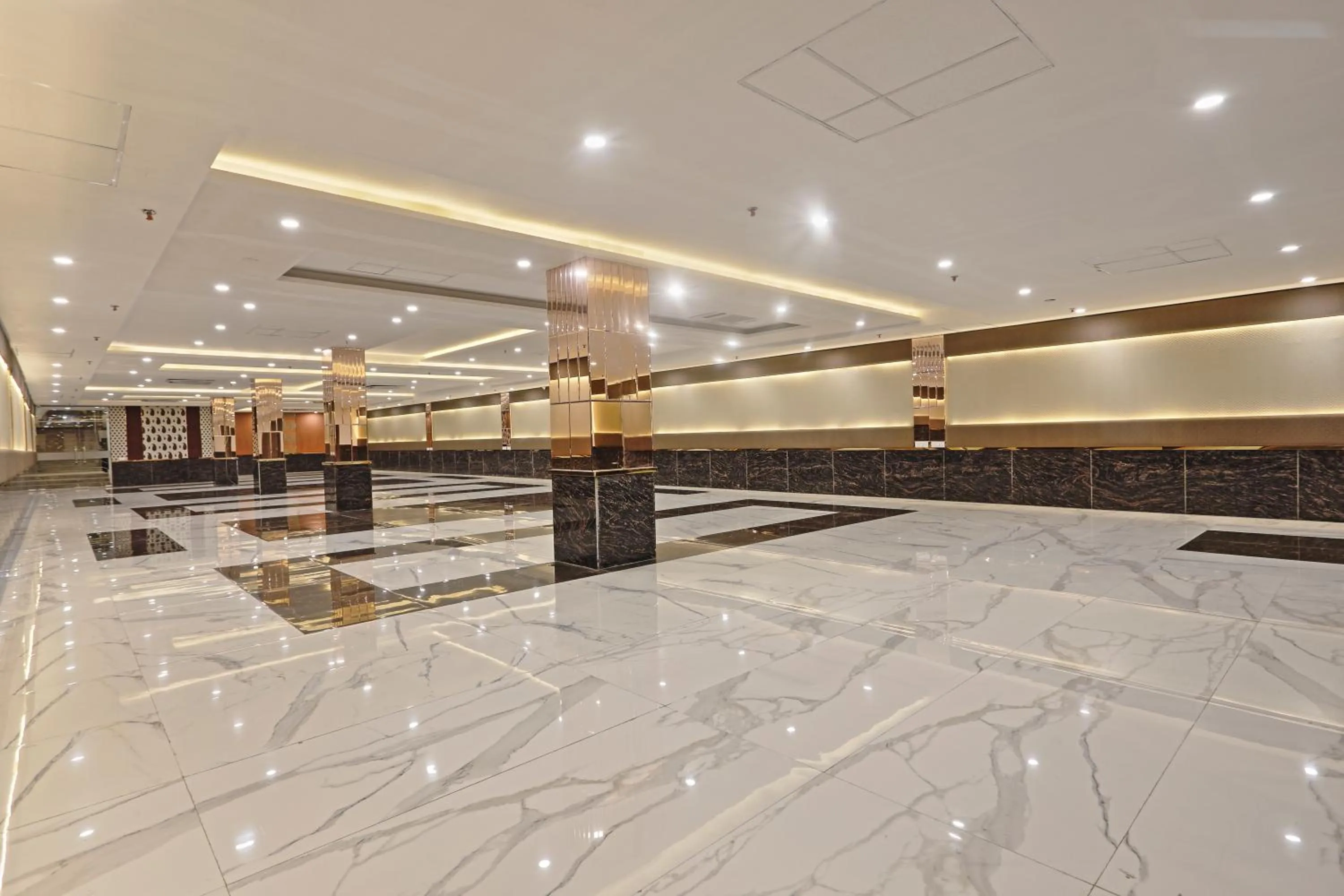 Banquet/Function facilities in Hotel Cardinal Oxmo Delhi Airport