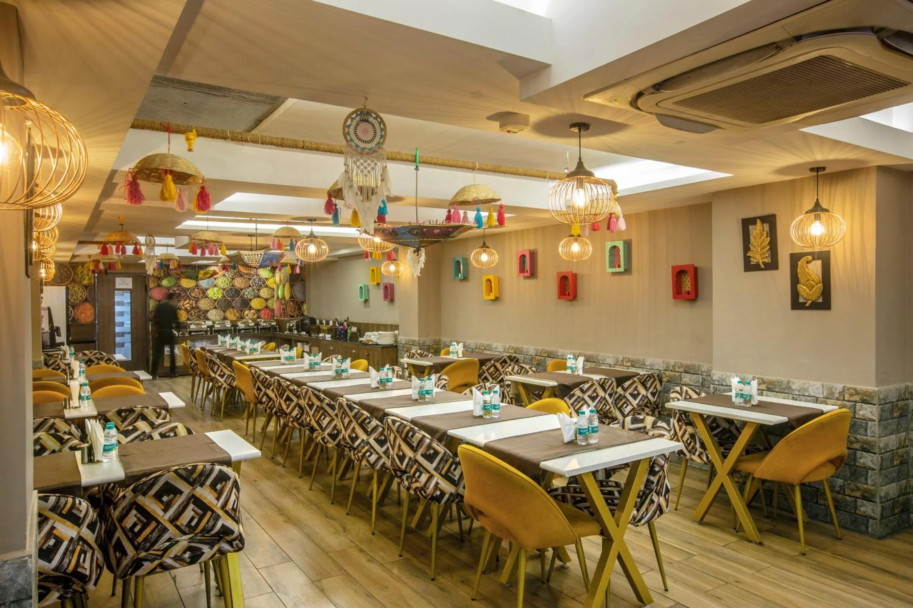 Restaurant/places to eat in Hotel Cardinal Oxmo Delhi Airport