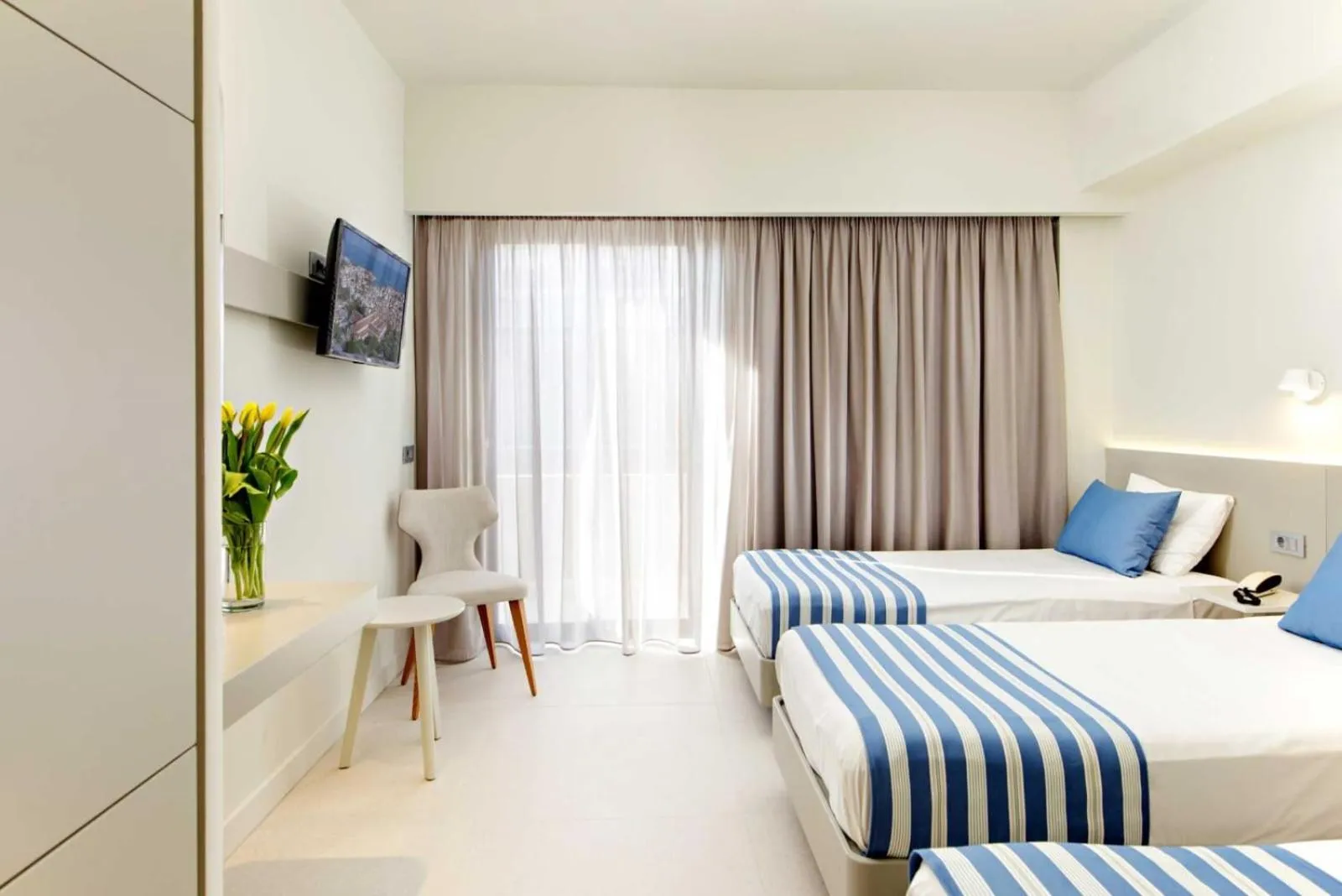 Bed in Hotel Cardinal Oxmo Delhi Airport