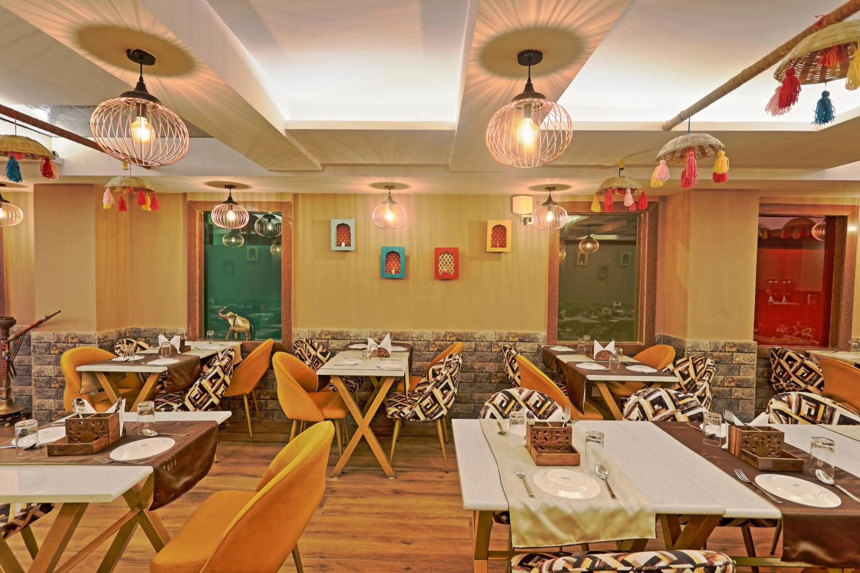 Restaurant/places to eat in Hotel Cardinal Oxmo Delhi Airport